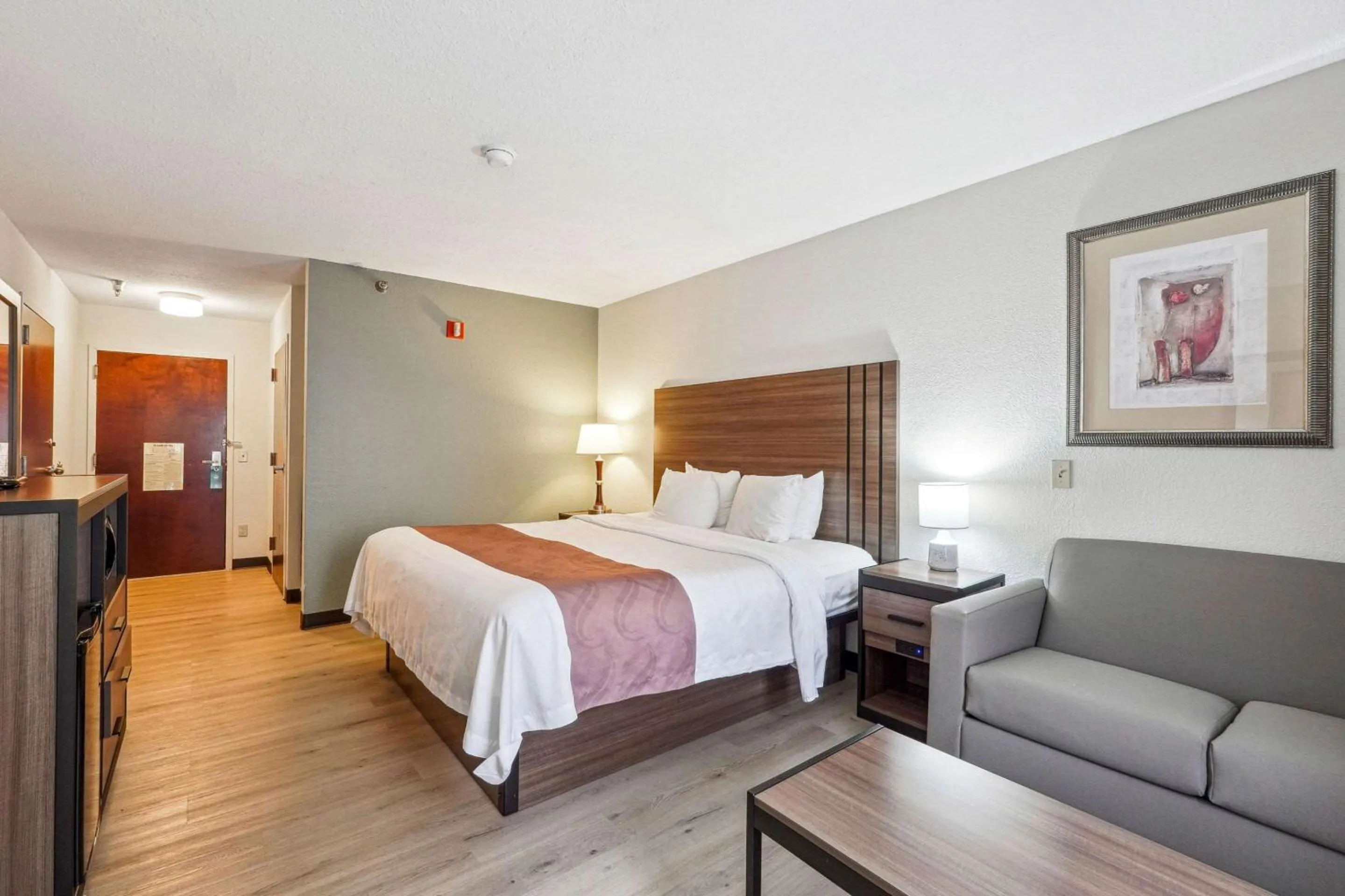 King Room - Non-Smoking in Quality Inn & Suites Dawsonville
