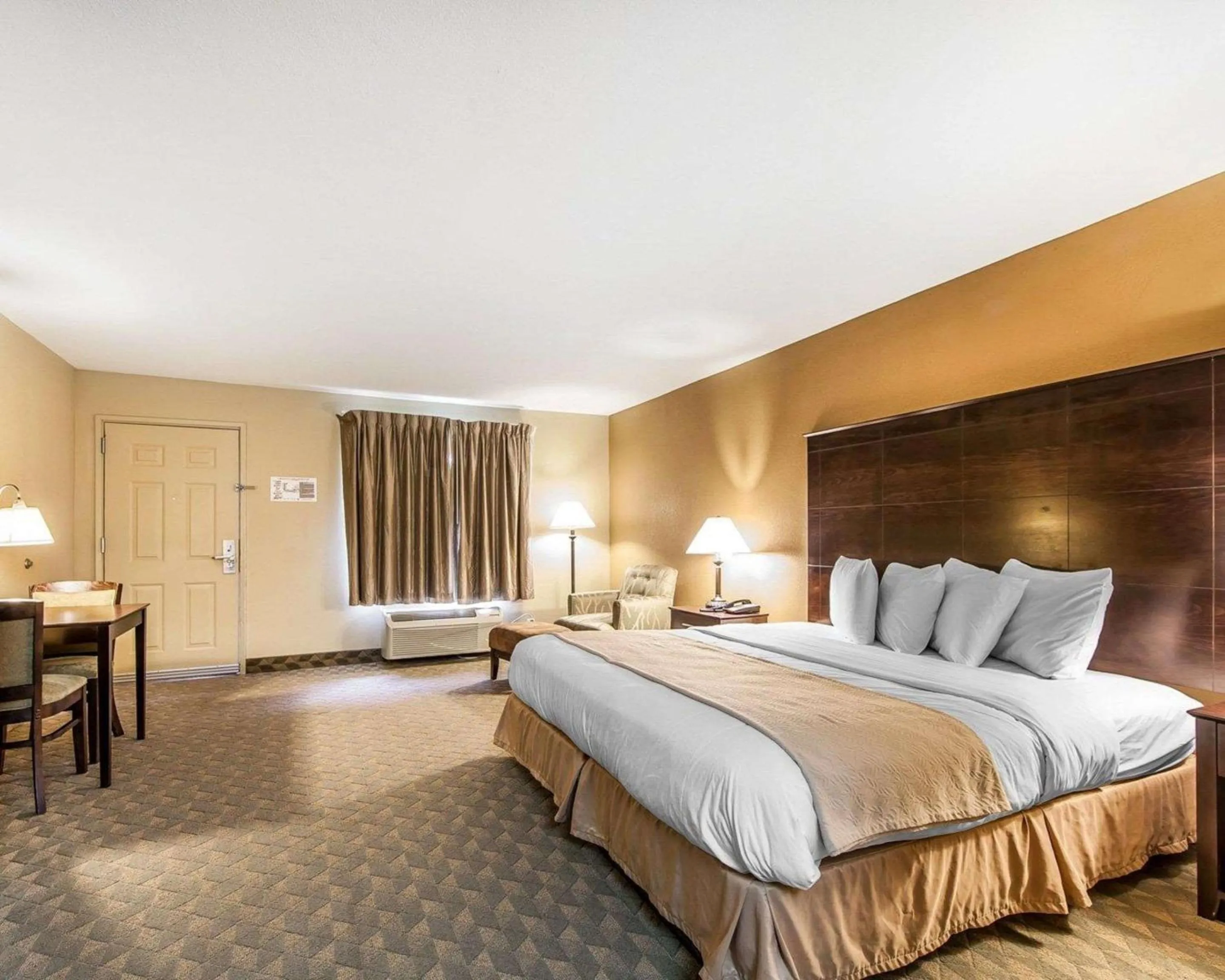 King Room - Non-Smoking in Quality Inn & Suites Bremen