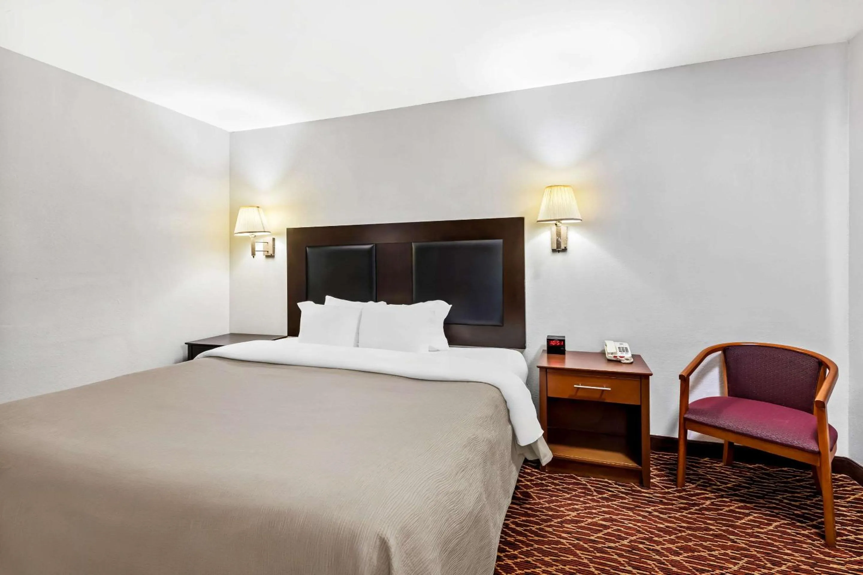 One Room Suite - Non Smoking in Quality Inn Marietta near Dobbins ARB