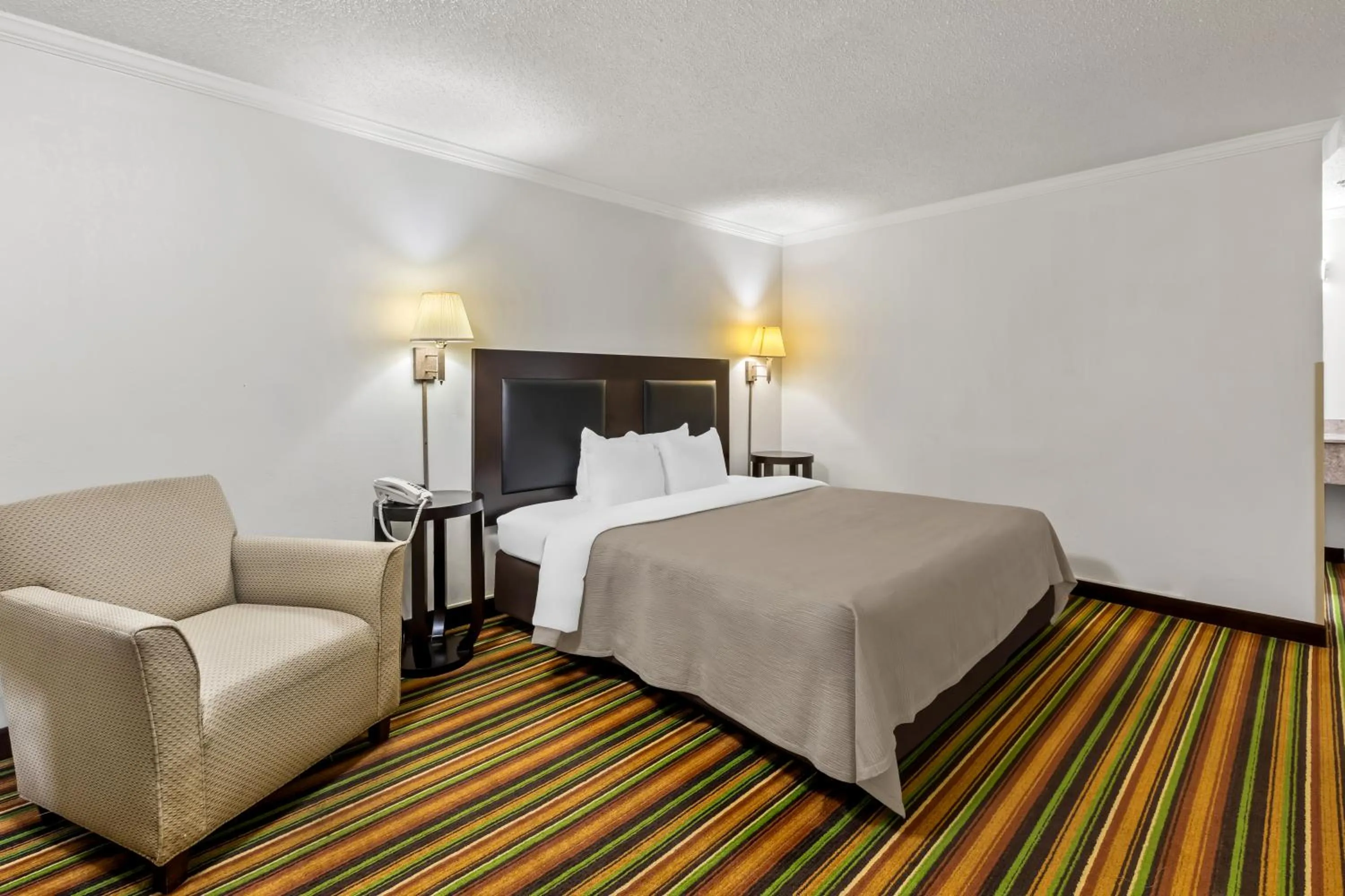 King Room - Non-Smoking in Quality Inn Marietta near Dobbins ARB