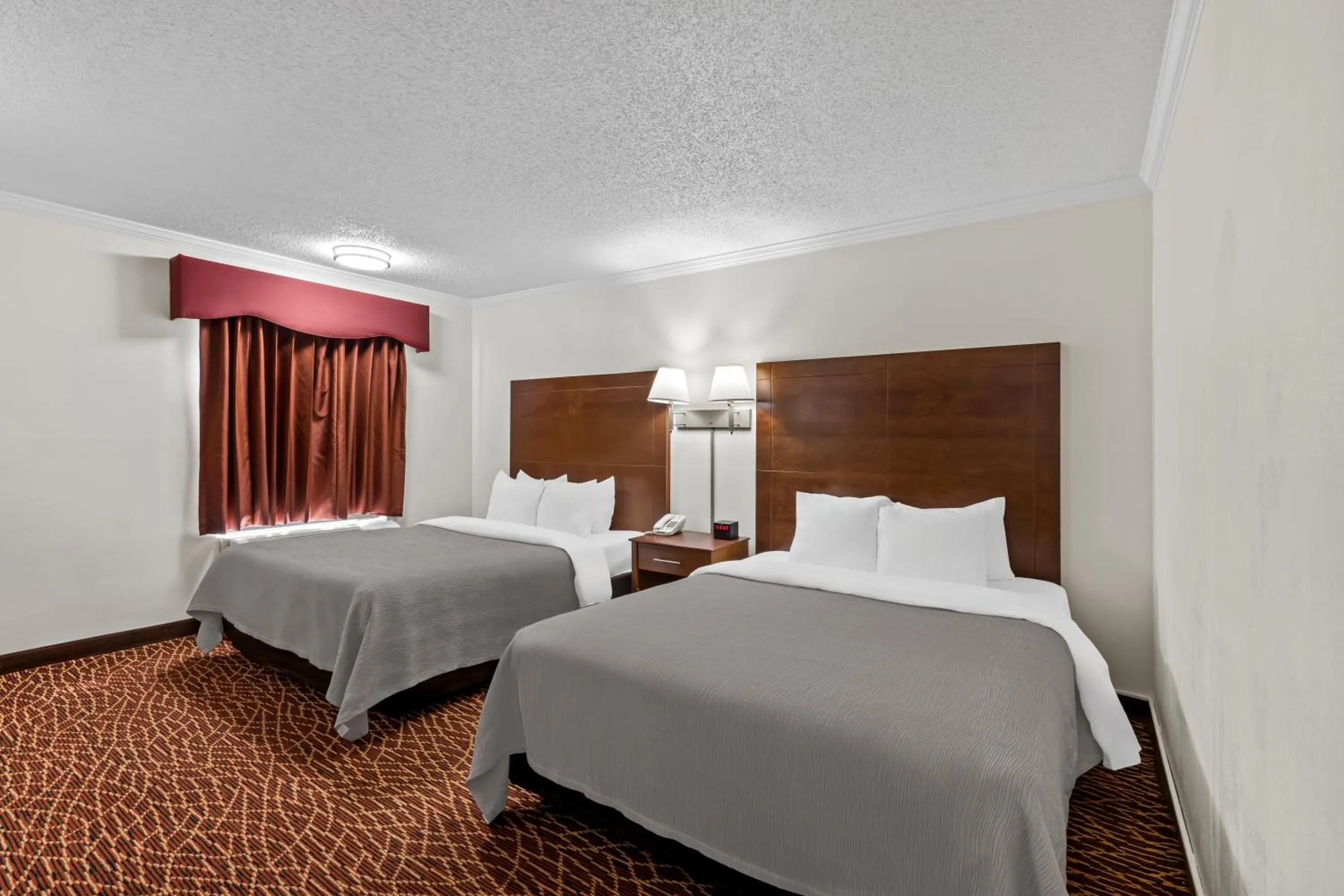 Queen Room with Two Queen Beds - Pet Friendly/Non-Smoking in Quality Inn Marietta near Dobbins ARB