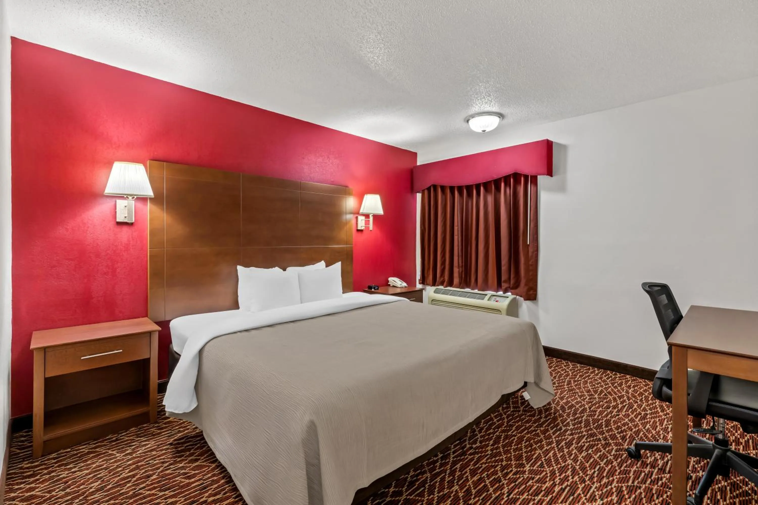 King Room - Pet Friendly/Smoking in Quality Inn Marietta near Dobbins ARB