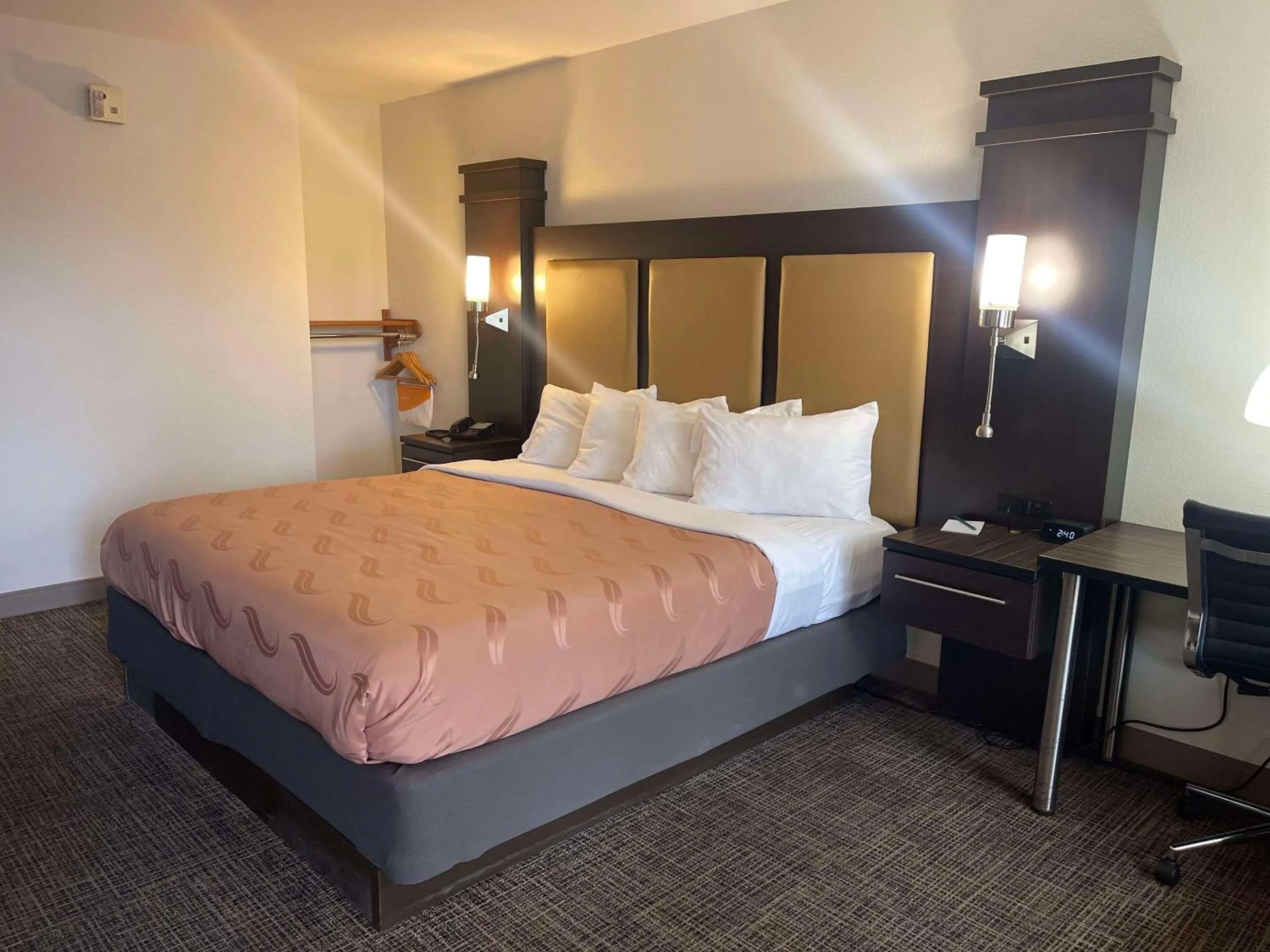 King Room - Non-Smoking in Quality Inn Dalton Central