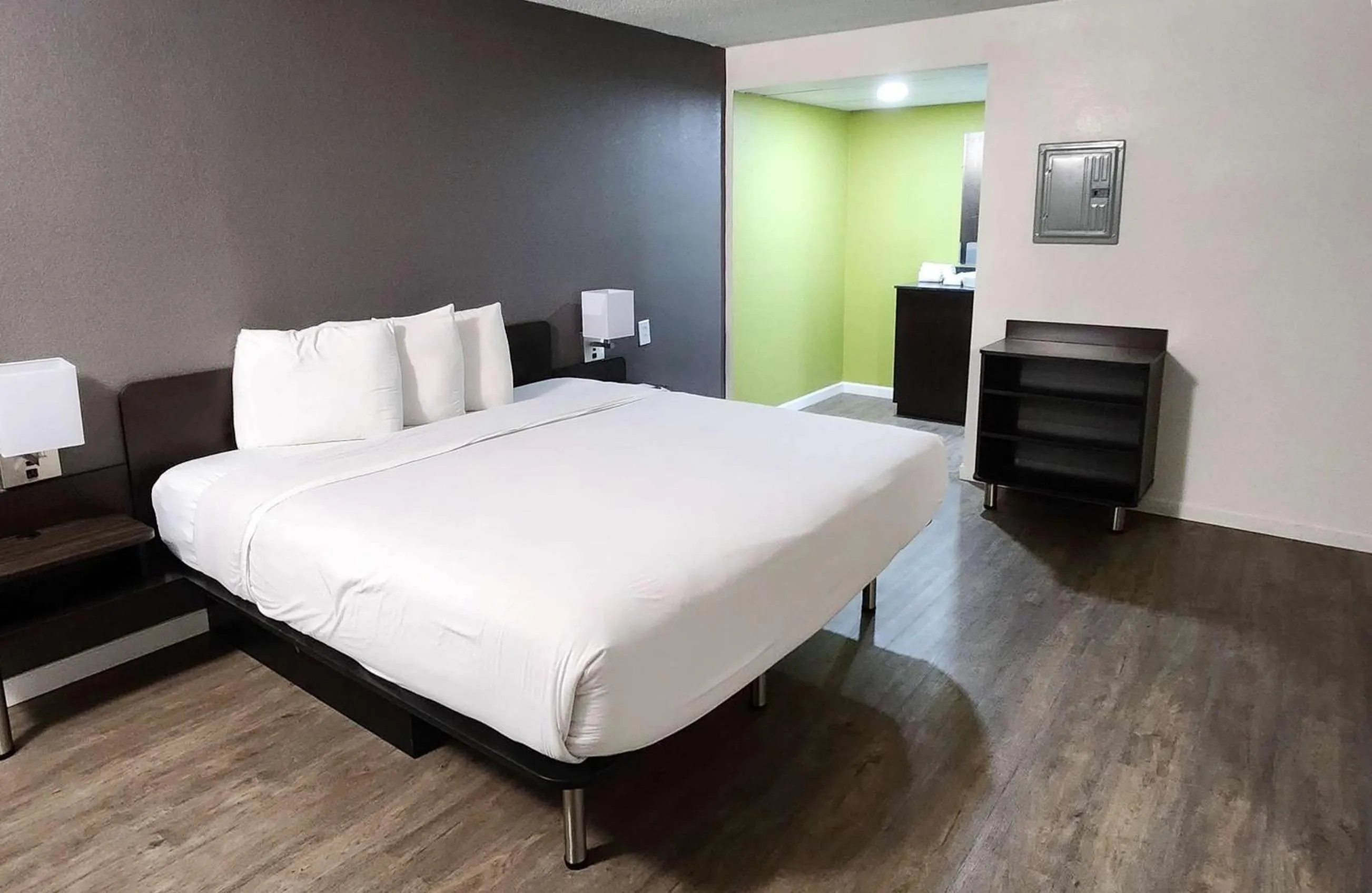 King Room - single occupancy - Smoking  in Motel 6-Columbus, GA - Downtown