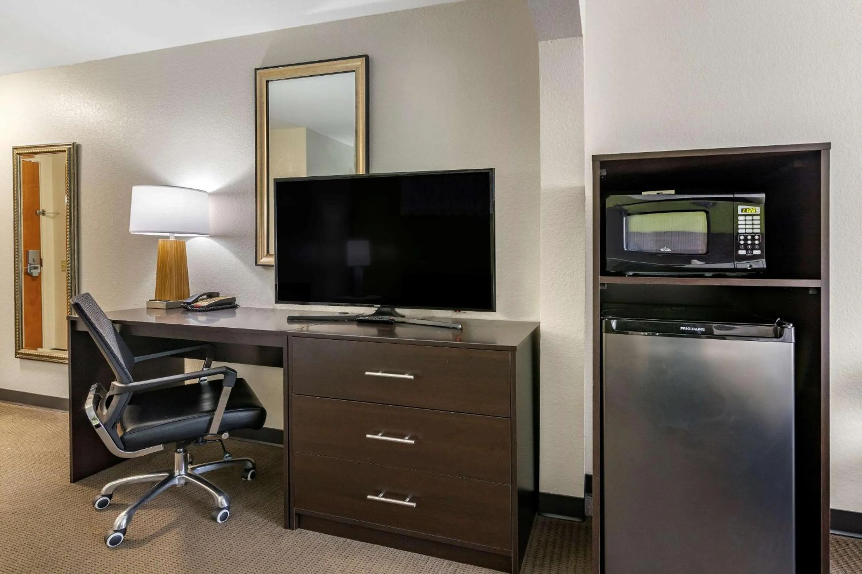 King Suite with Sofa Bed - Non-Smoking in Sleep Inn & Suites