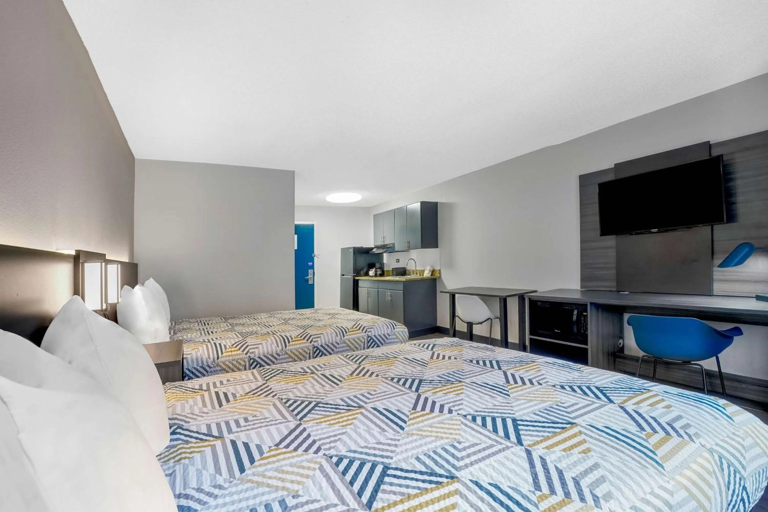 Deluxe Queen Room with Two Queen Beds - Non-Smoking in Studio 6 Duluth GA Near Gas South District