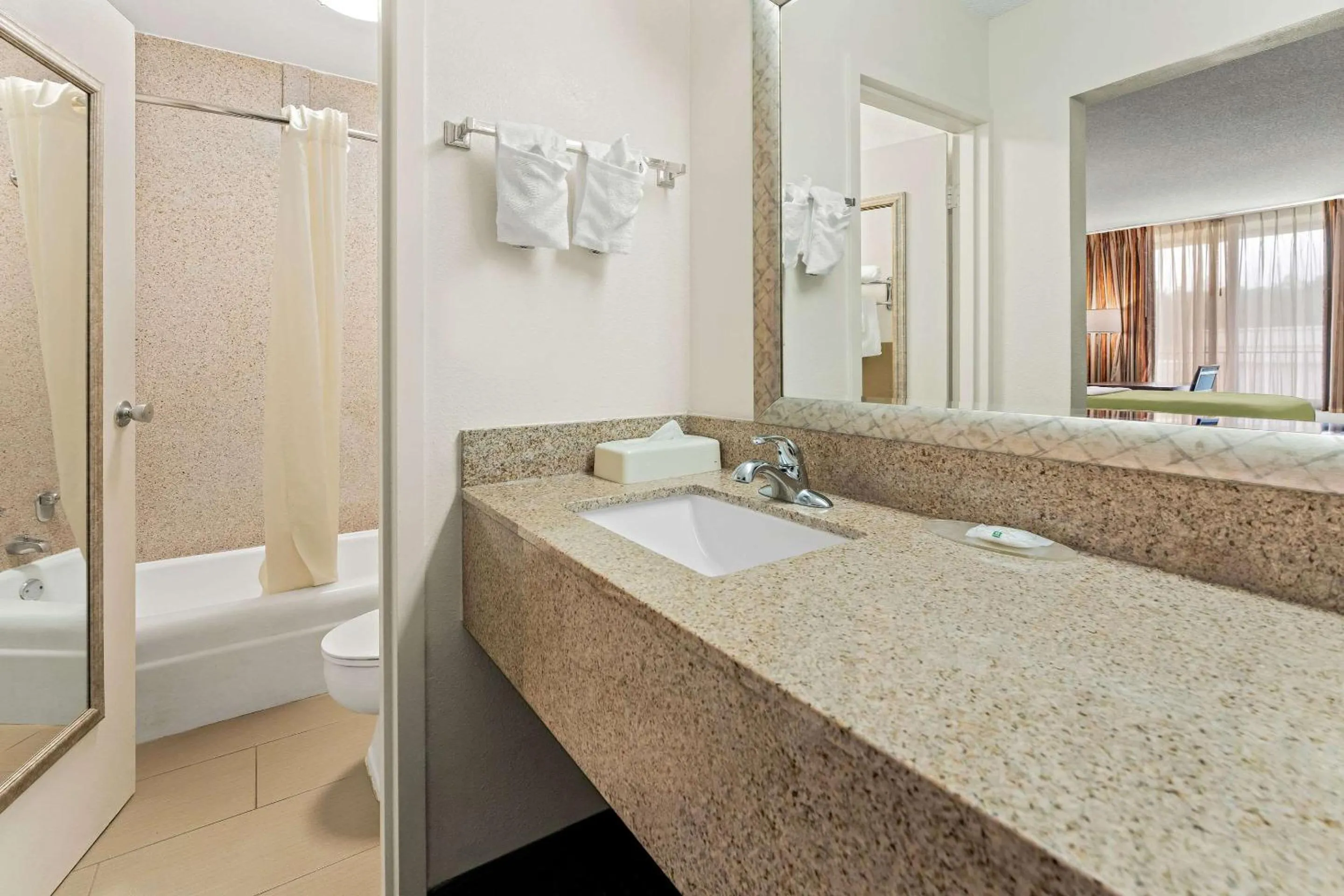 Double Room with Two Double Beds - Smoking in Quality Inn Americus