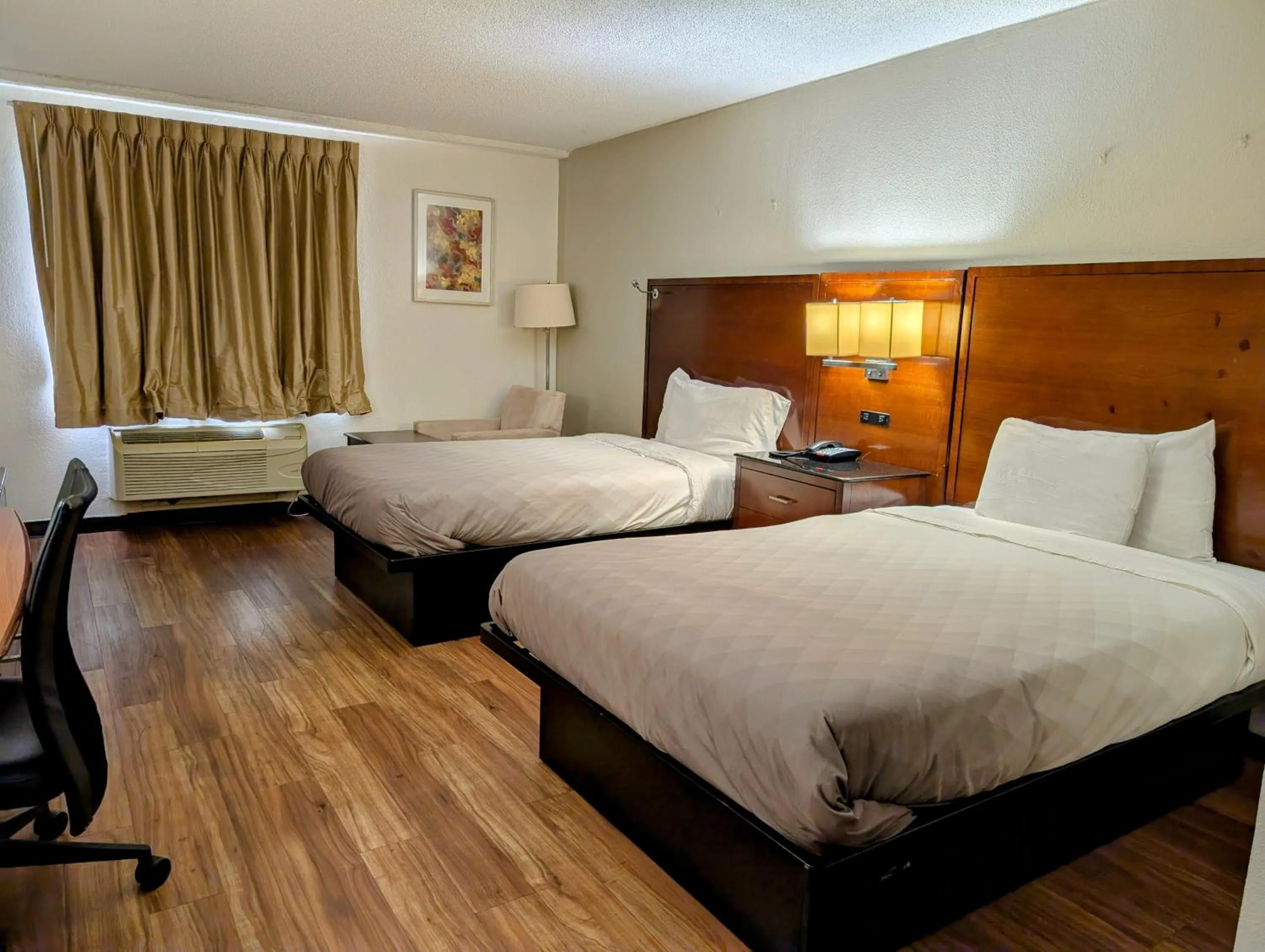 Double Room with Two Double Beds - Mobility Access/Non-Smoking in Travelodge by Wyndham Forsyth