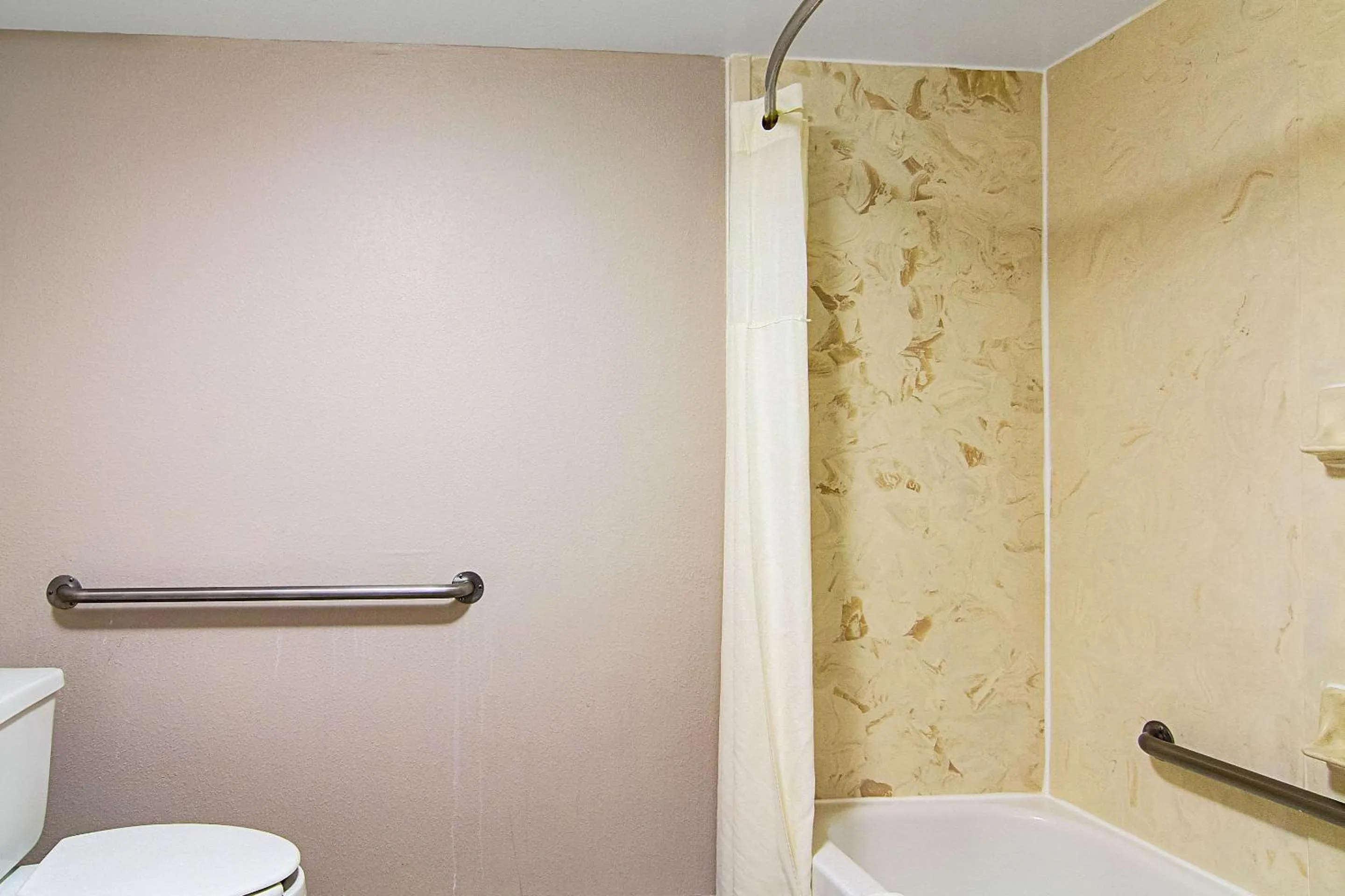 Efficiency Room - Accessible/Non-Smoking in Quality Inn Savannah I-95