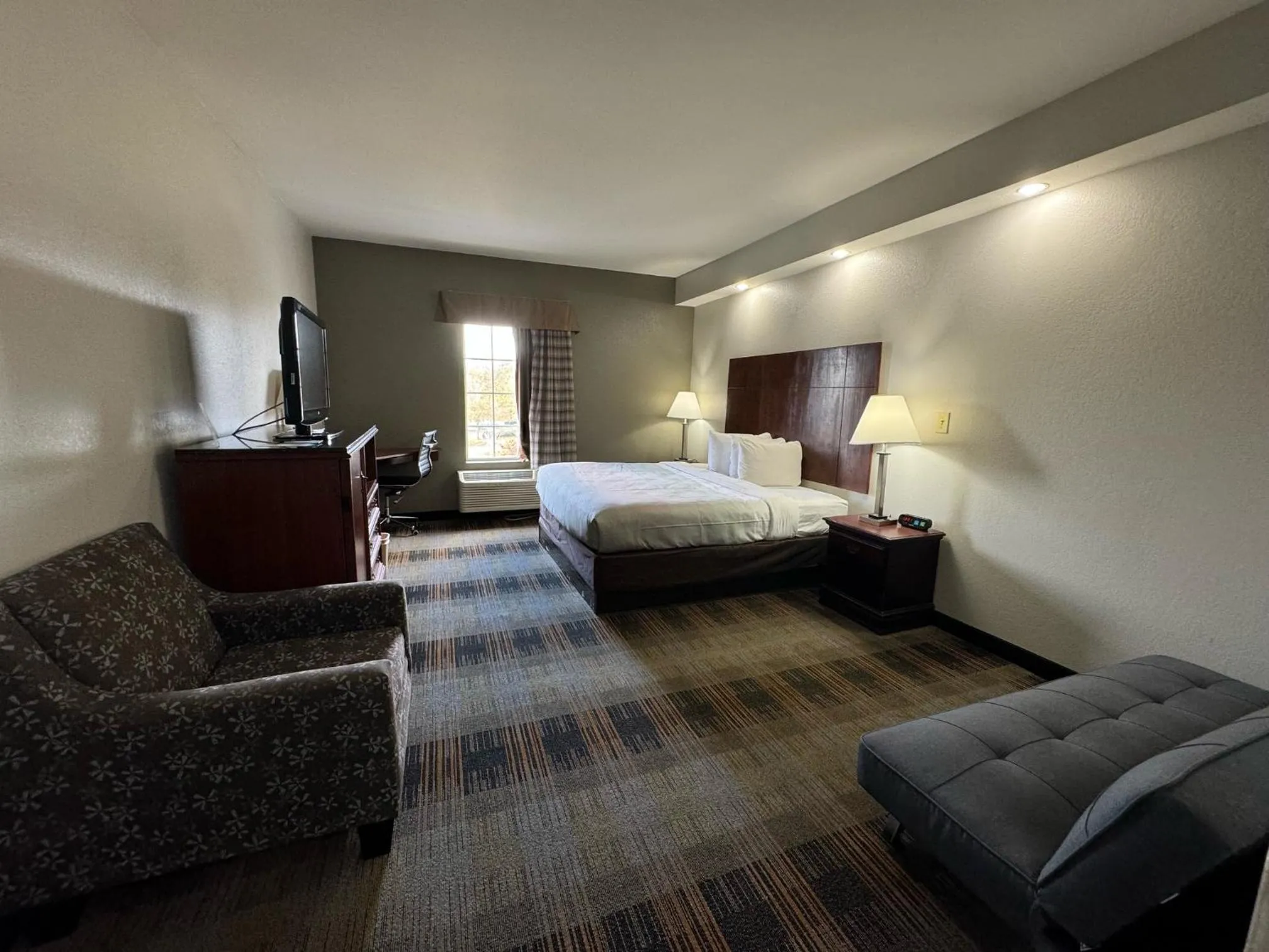 King Room - Accessible/Non-Smoking in Quality Inn Newnan - Atlanta South