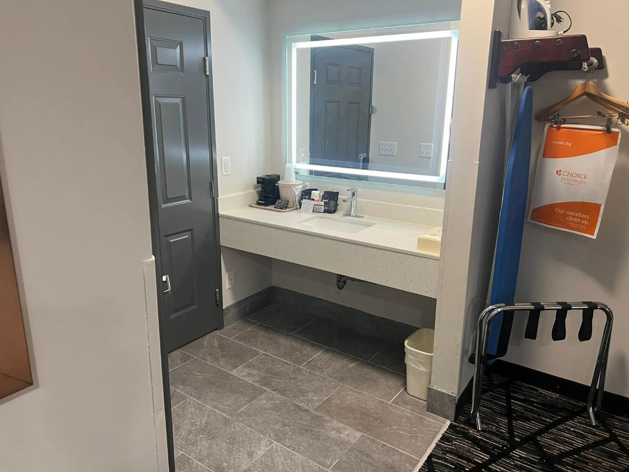 King Suite with Sofa Bed - Non Smoking in Quality Inn Rome South