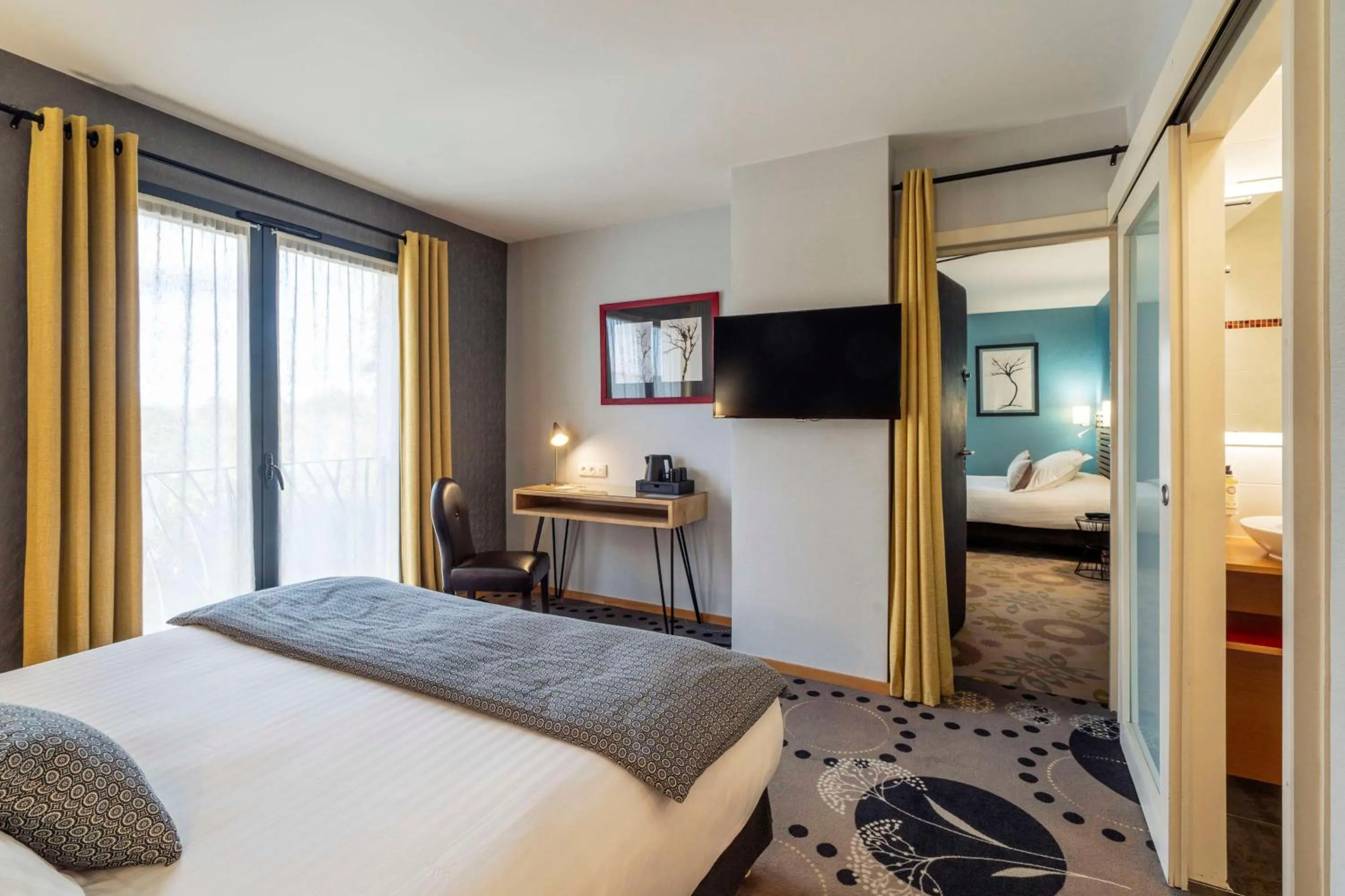 Two-Connecting Rooms in Best Western Plus Hotel De La Regate-Erdre