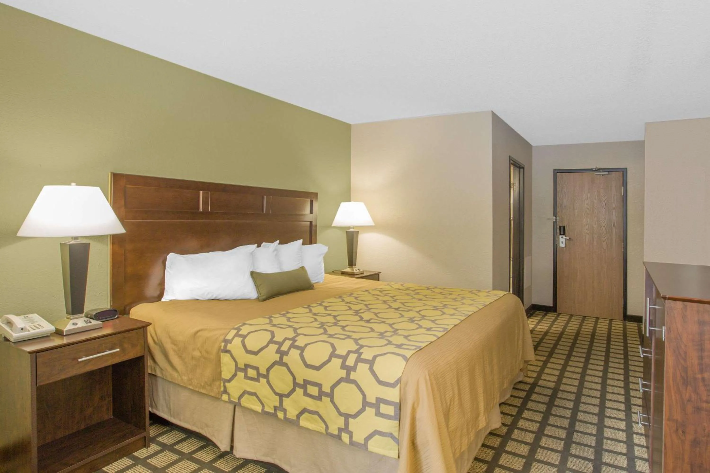 King Room - Disability Access/Non-Smoking in Baymont by Wyndham Ames