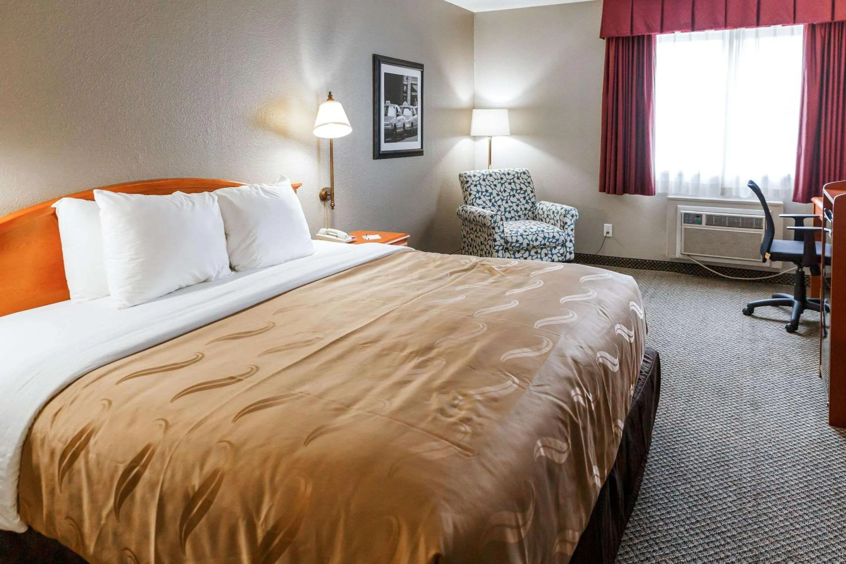 Queen Room - Accessible/Nonsmoking in Quality Inn Burlington near Hwy 34