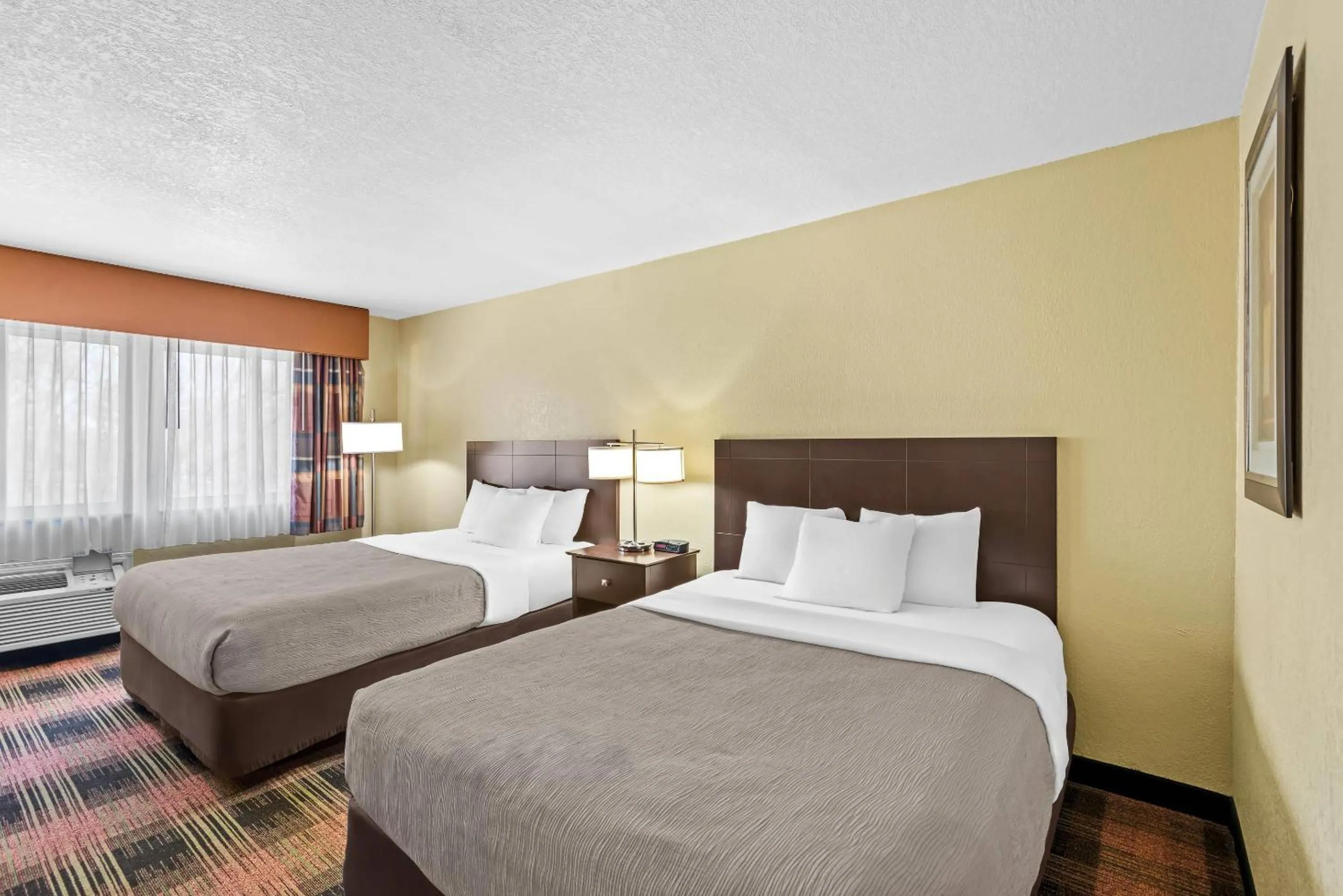 Queen Room with Two Queen Beds - Non-Smoking in Quality Inn & Suites Des Moines Airport