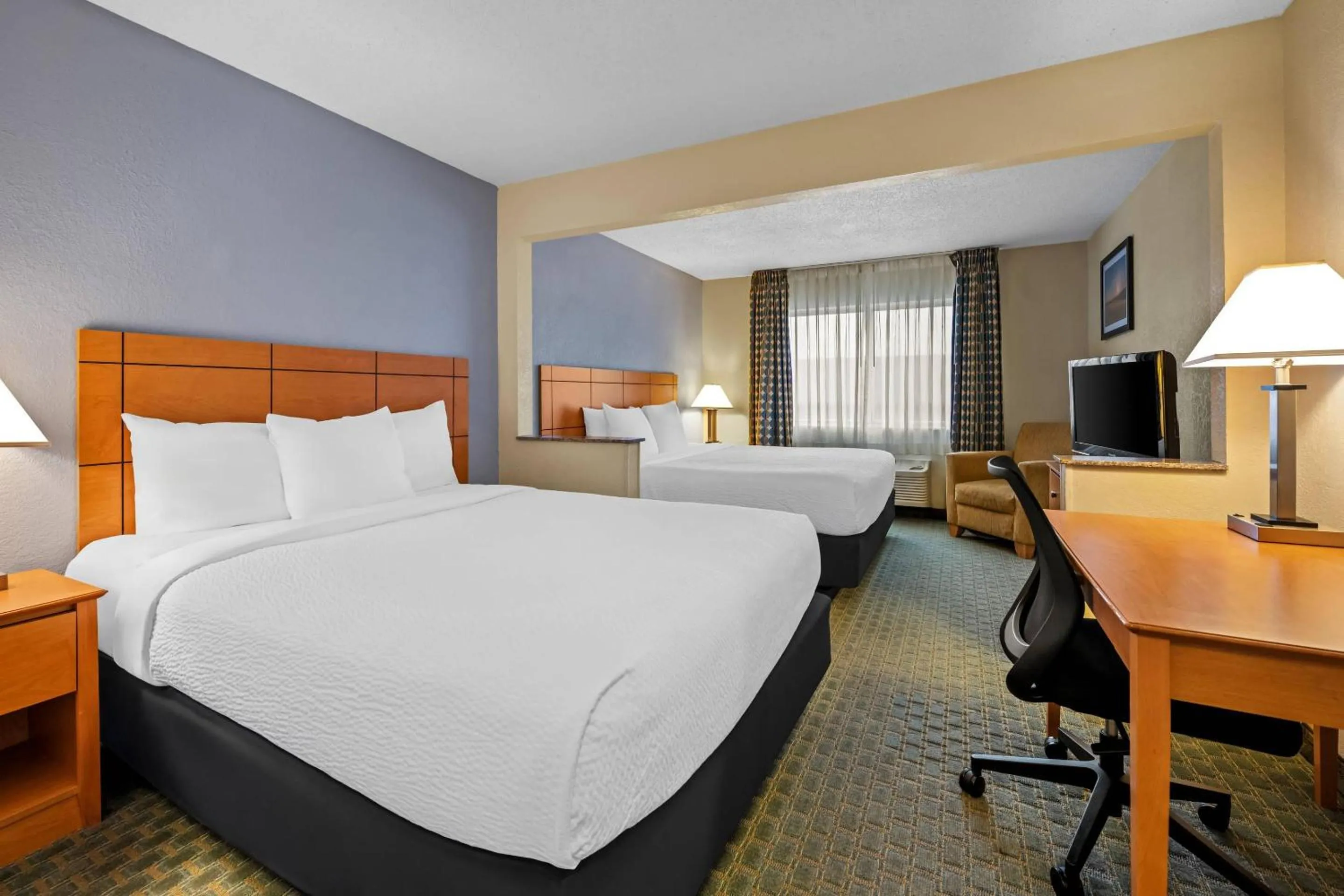 Suite - Non-Smoking in Quality Inn Dubuque on Hwy 20