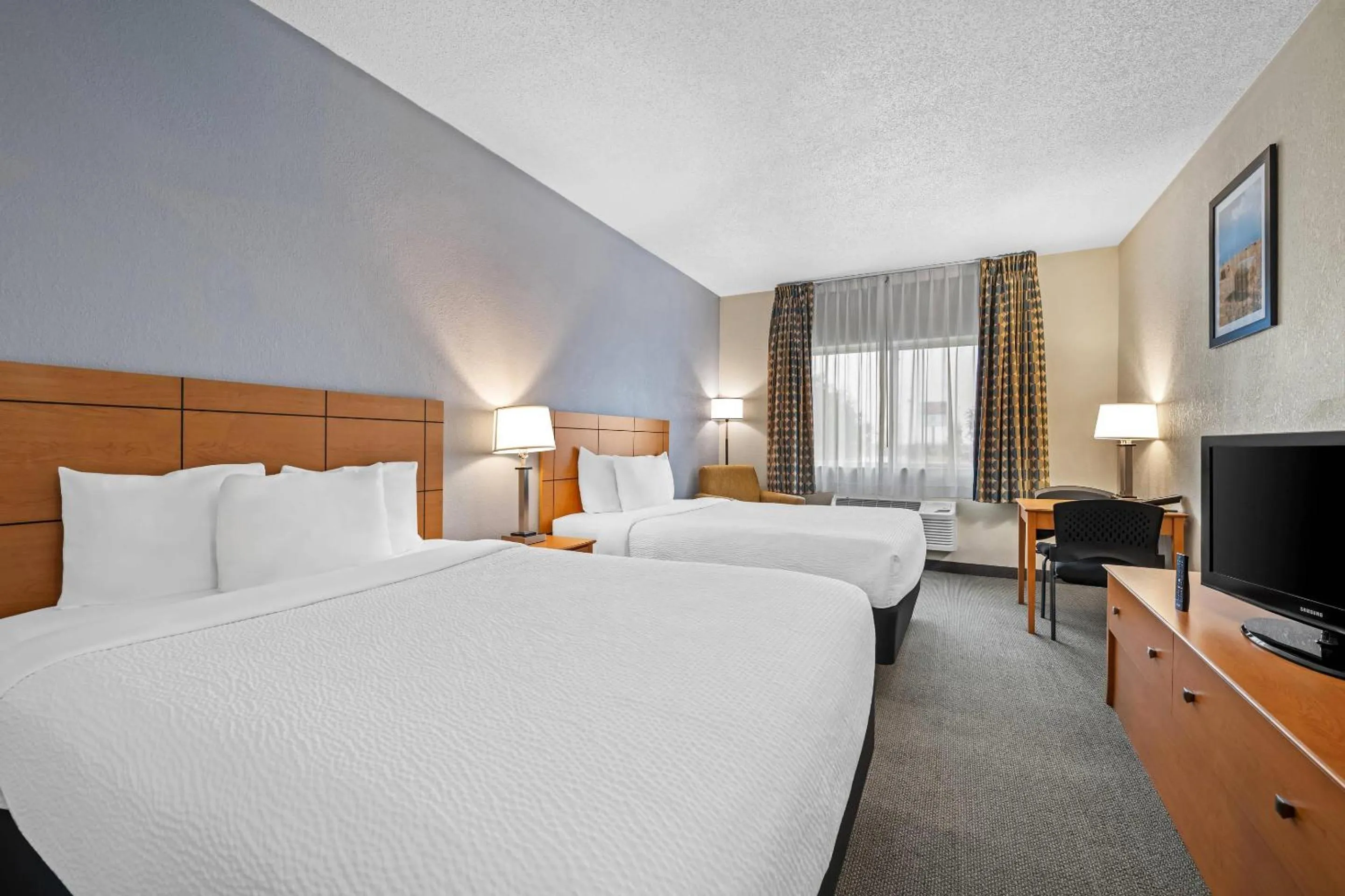 Queen Room with Two Queen Beds - Non-Smoking in Quality Inn Dubuque on Hwy 20