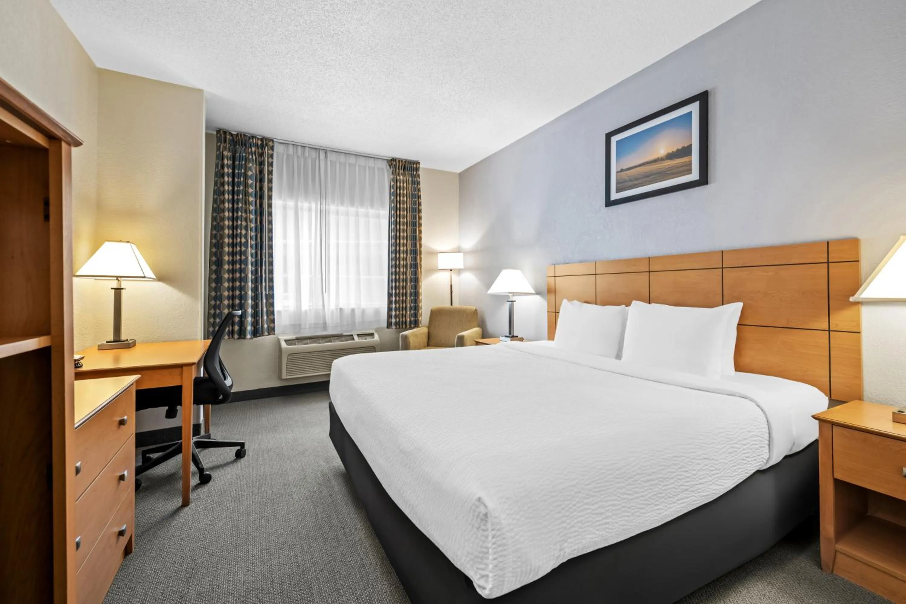 King Room - Non Smoking in Quality Inn Dubuque on Hwy 20