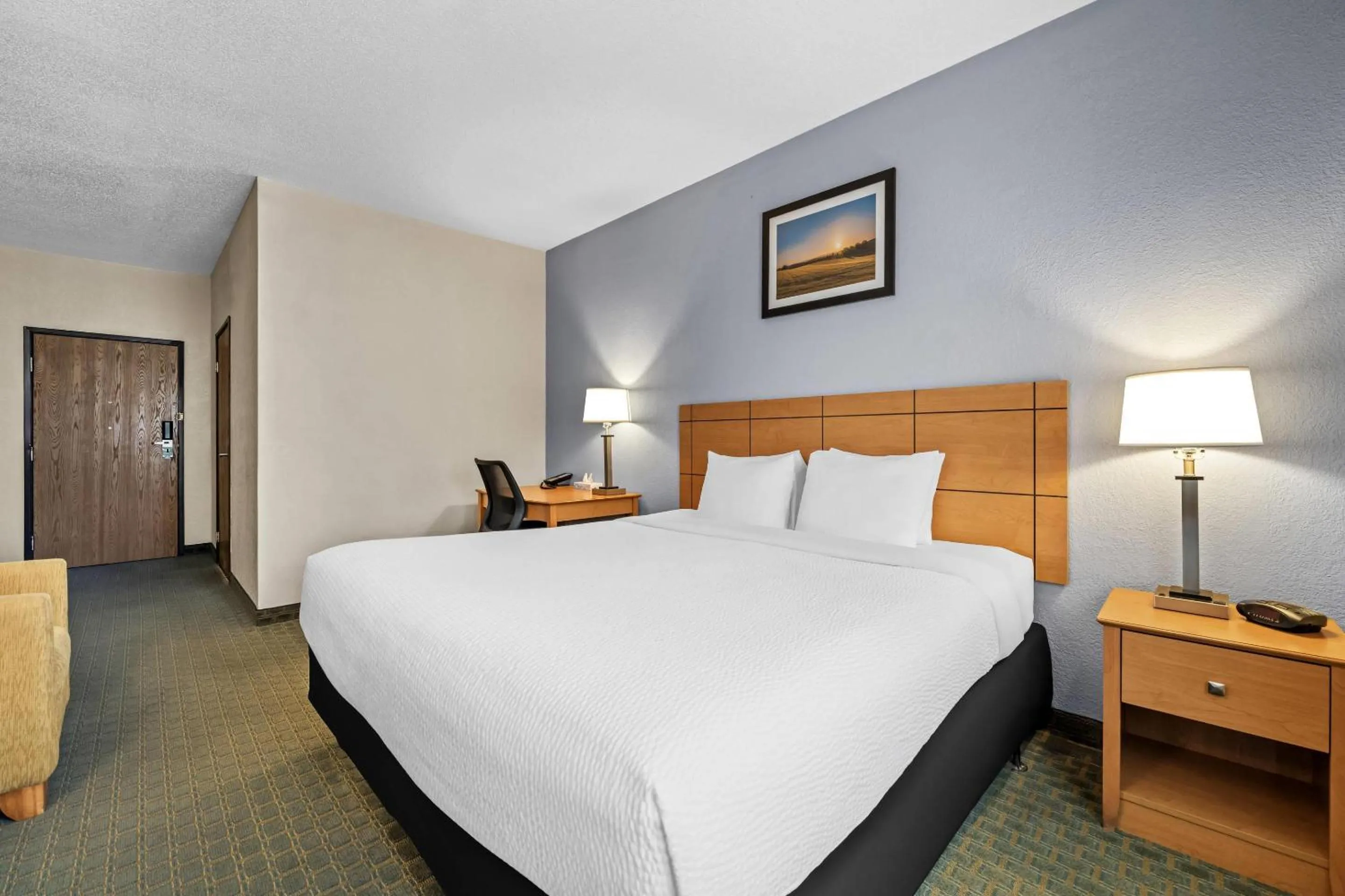 King Room - Accessible/Non Smoking in Quality Inn Dubuque on Hwy 20