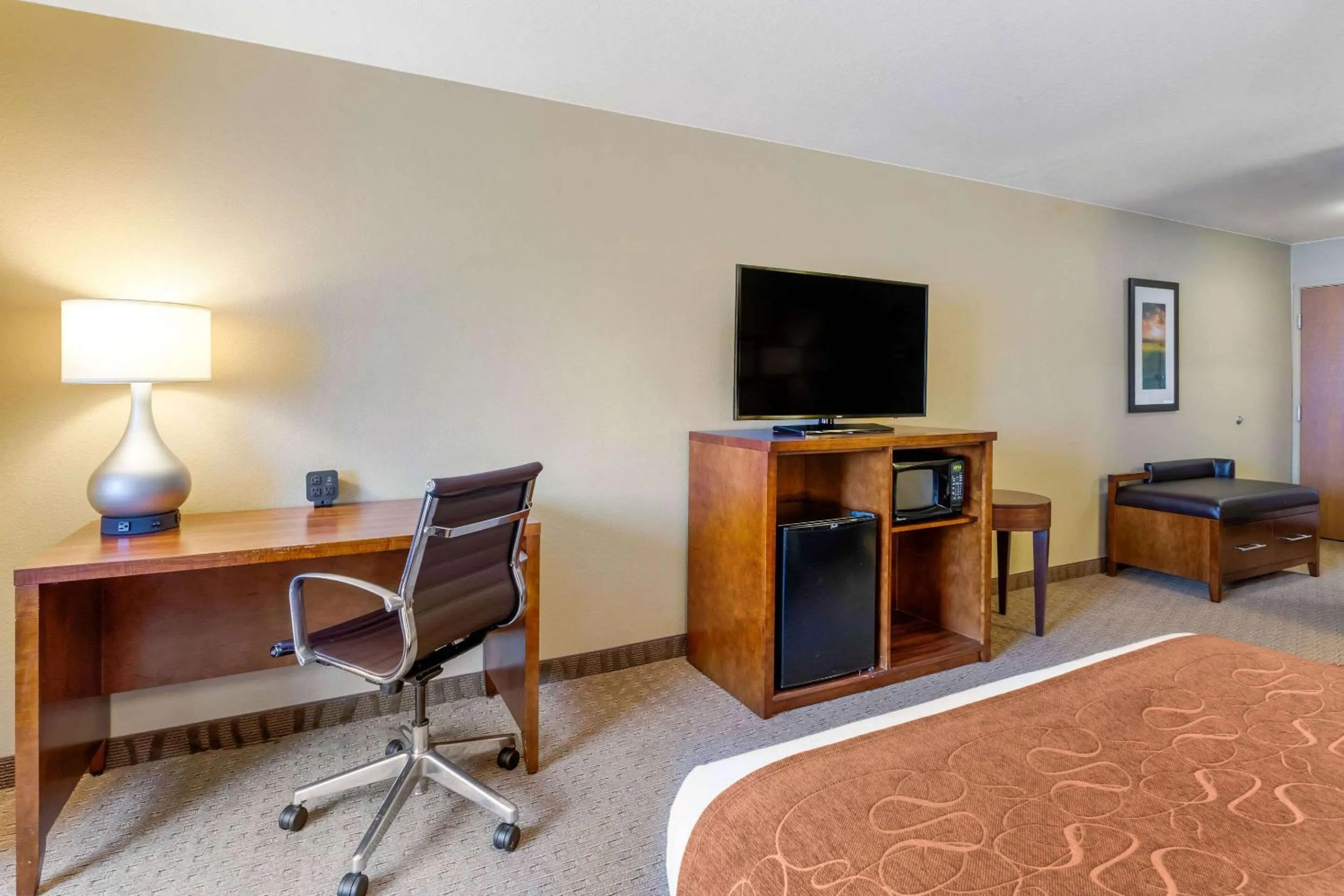 Queen Room with Two Queen Beds - Disability Access/Non-Smoking in Comfort Suites Burlington