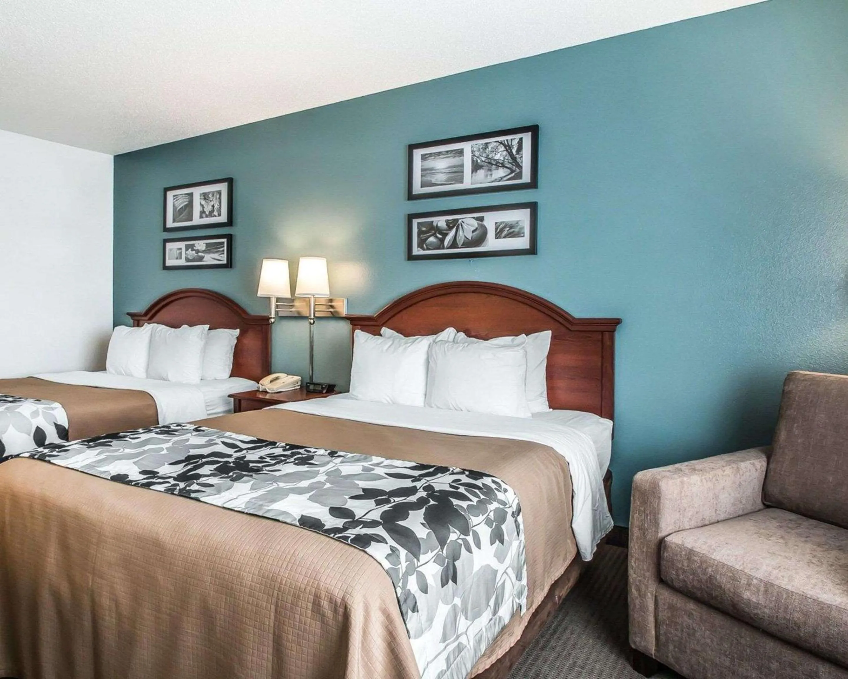 Executive Queen Room with Two Queen Beds - Non-Smoking in Sleep Inn & Suites Mount Vernon