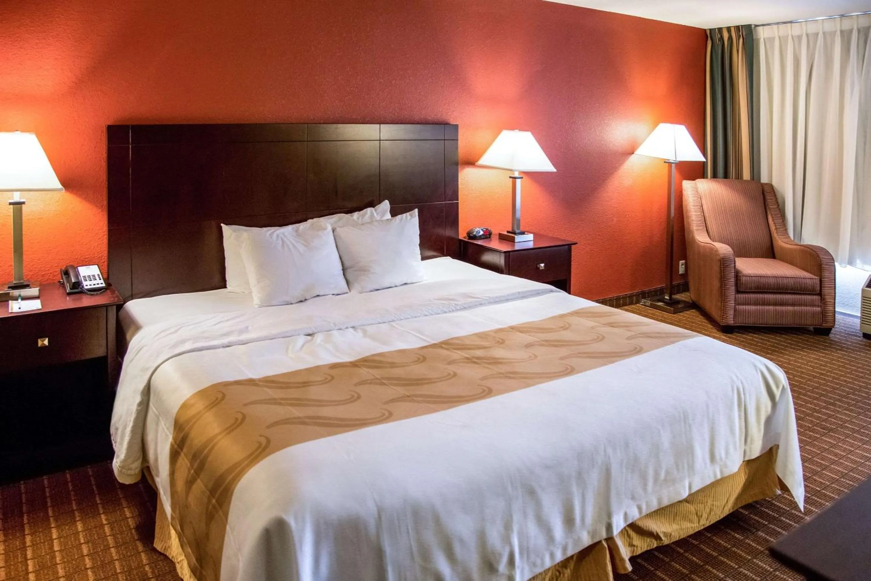 King Room - Non-Smoking in Quality Inn Fort Dodge