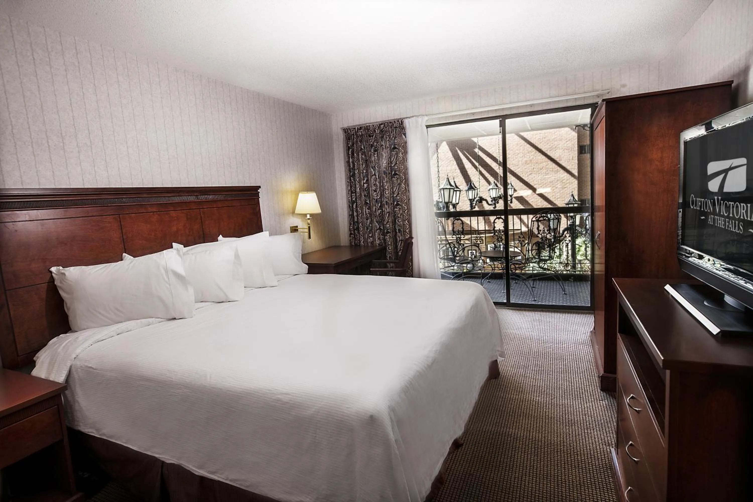 Two-Bedroom Family Suite in Clifton Victoria Inn at the Falls