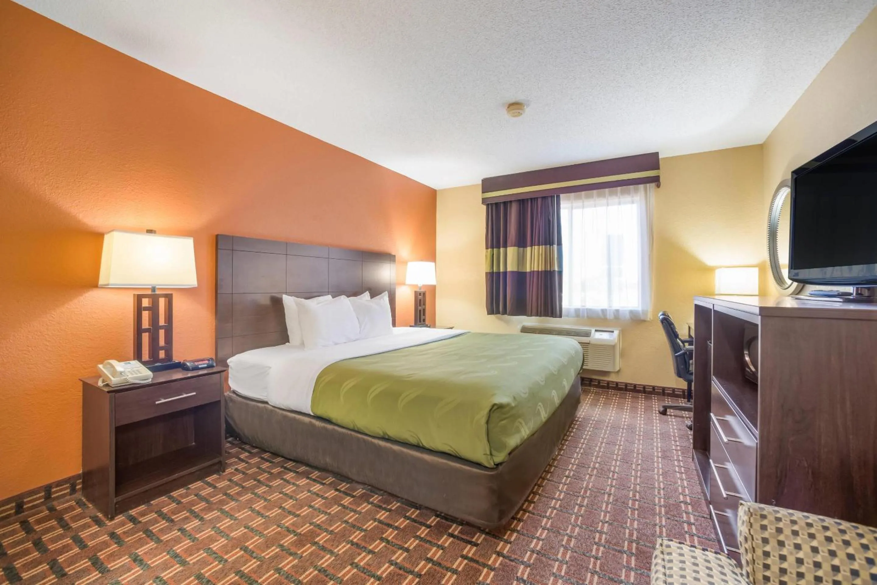 King Room - Non-Smoking in Quality Inn O'Fallon IL - St Louis