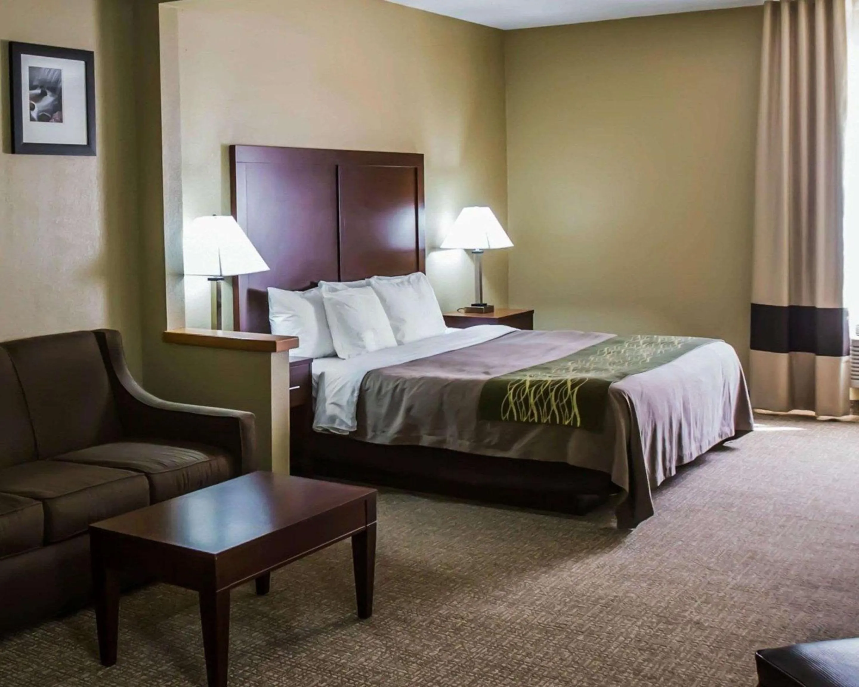 King Suite - Non-Smoking in Comfort Inn Morris I-80