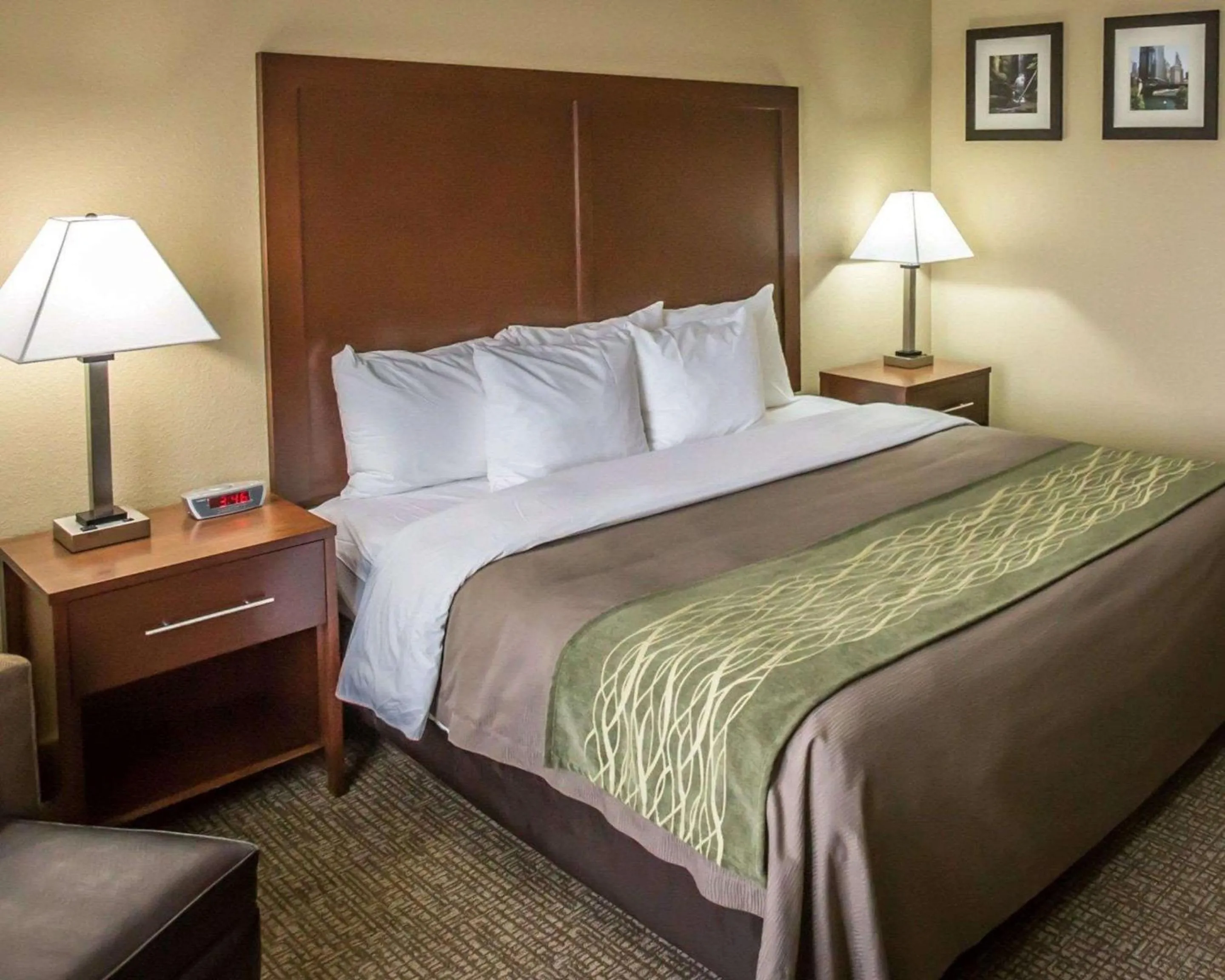 King Room - Non-Smoking in Comfort Inn Morris I-80