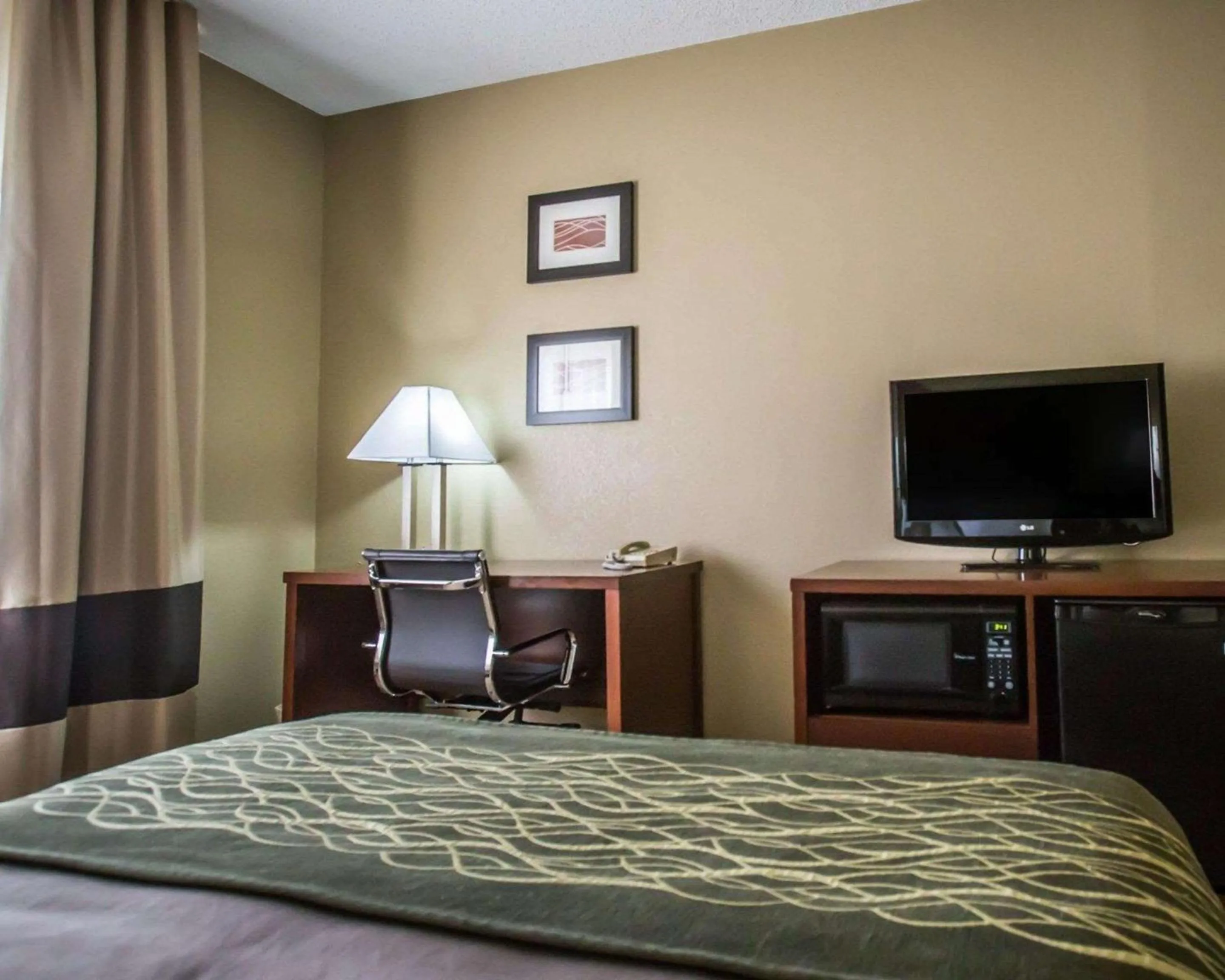 Queen Room - Disability Access/Non-Smoking in Comfort Inn Morris I-80