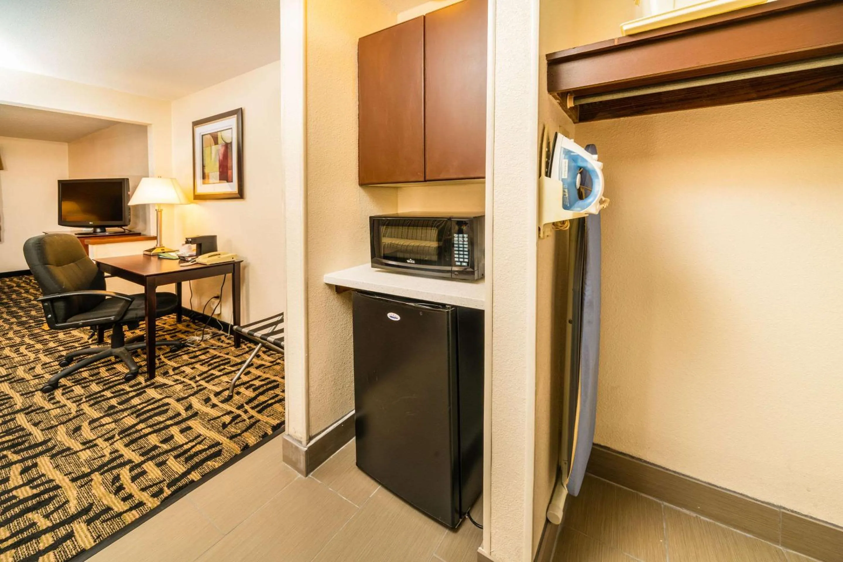King Room - Disability Access in Quality Inn & Suites Danville East