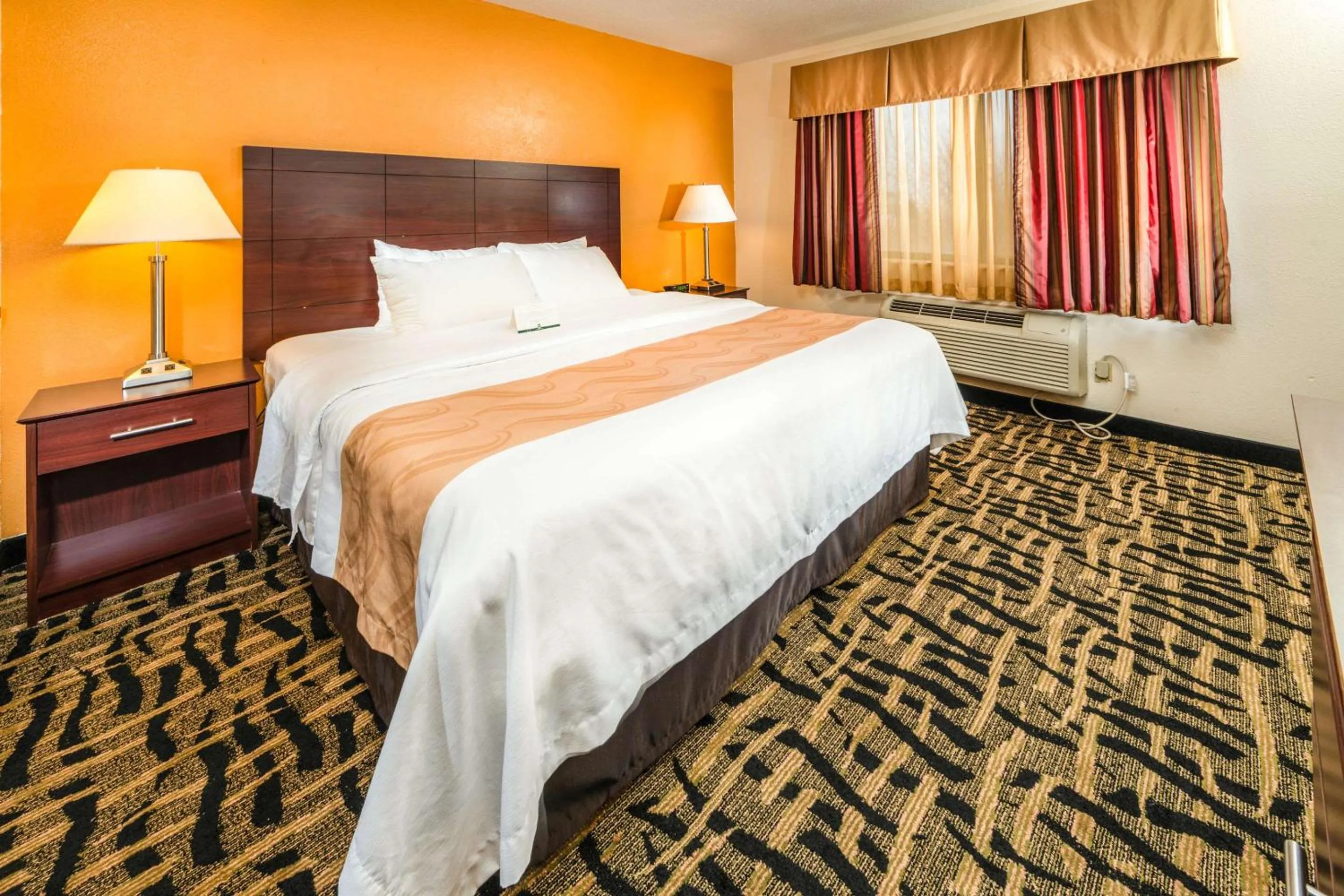 King Room - Non-Smoking in Quality Inn & Suites Danville East