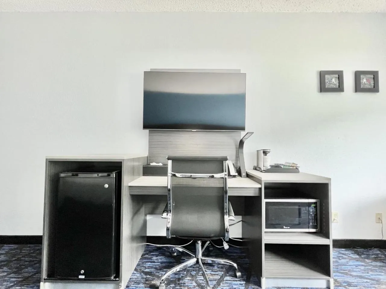 Queen Room - Non-Smoking in AmericInn by Wyndham Quincy