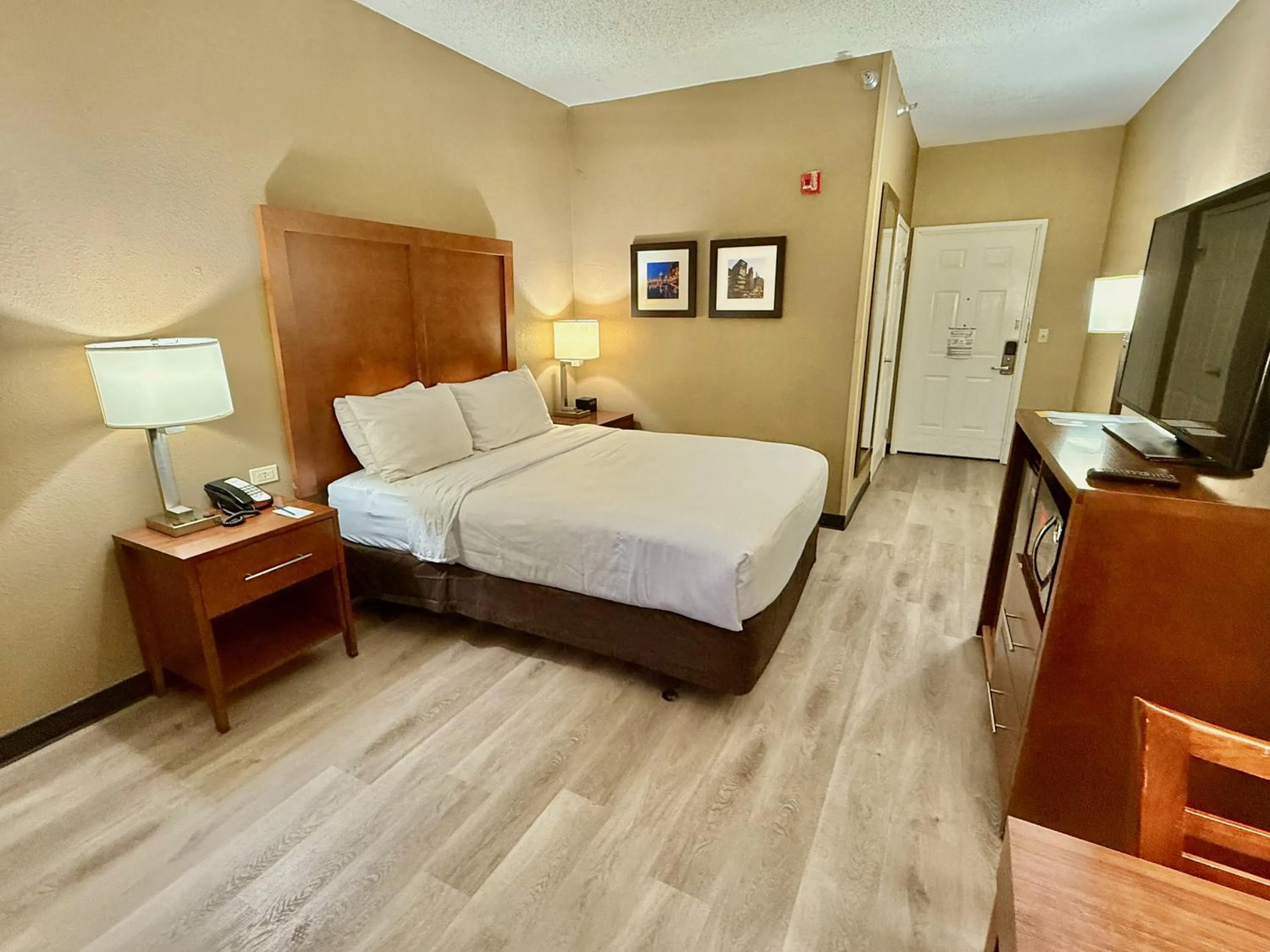 Queen Room - Non-Smoking in Comfort Inn Gurnee near Six Flags