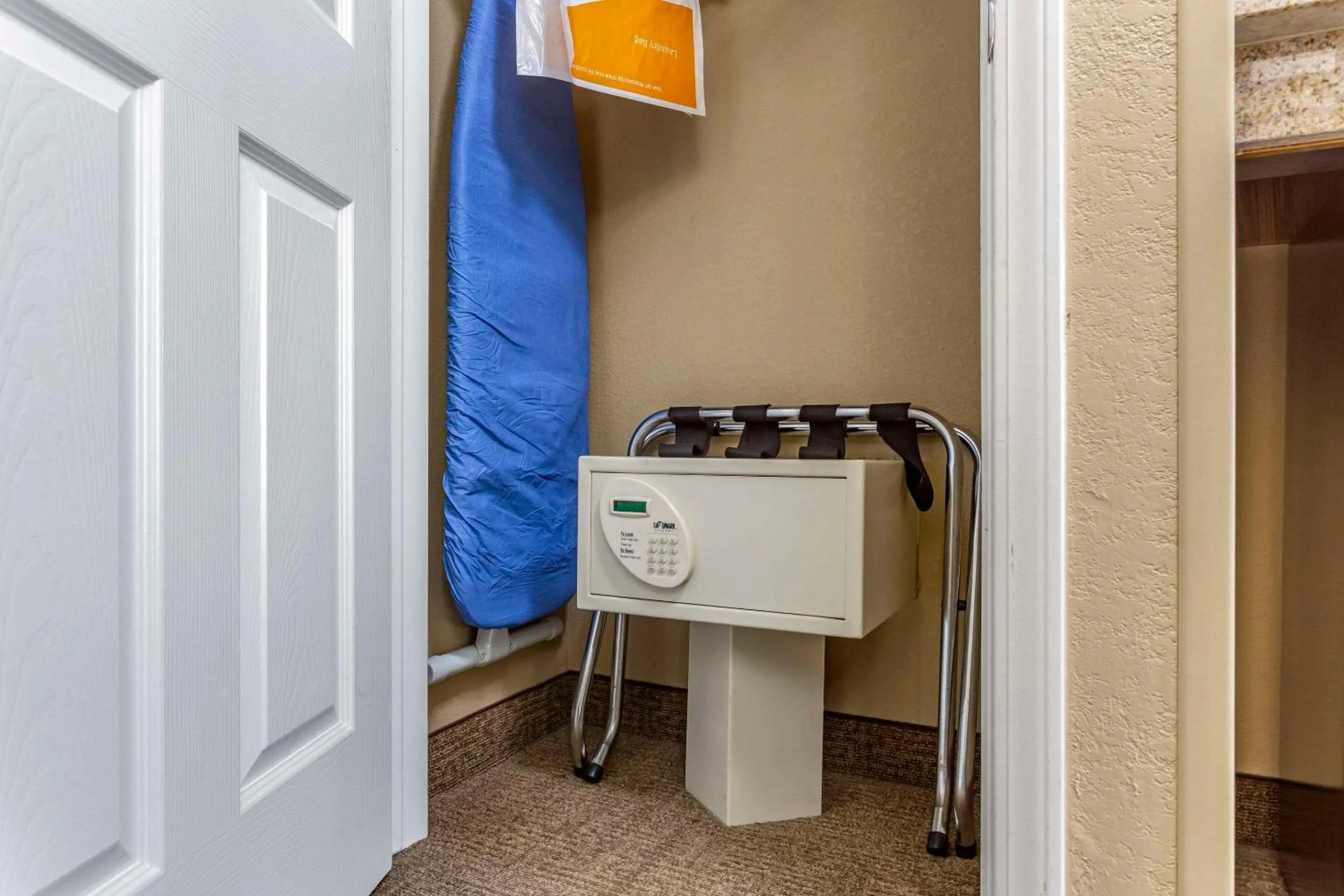 King Room - Non-Smoking in Comfort Inn Gurnee near Six Flags