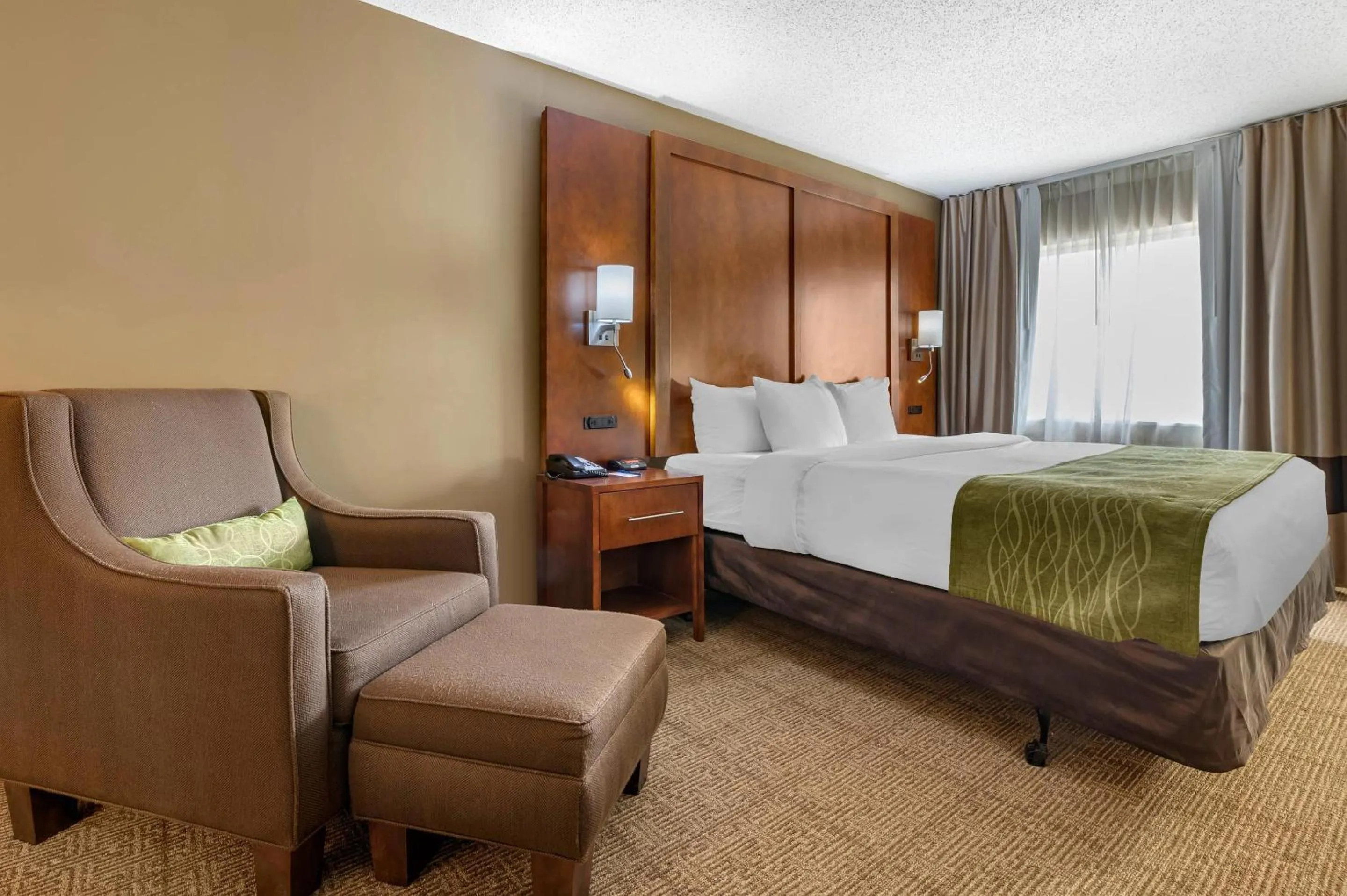 King Room - Non-Smoking in Comfort Inn Romeoville - Bolingbrook