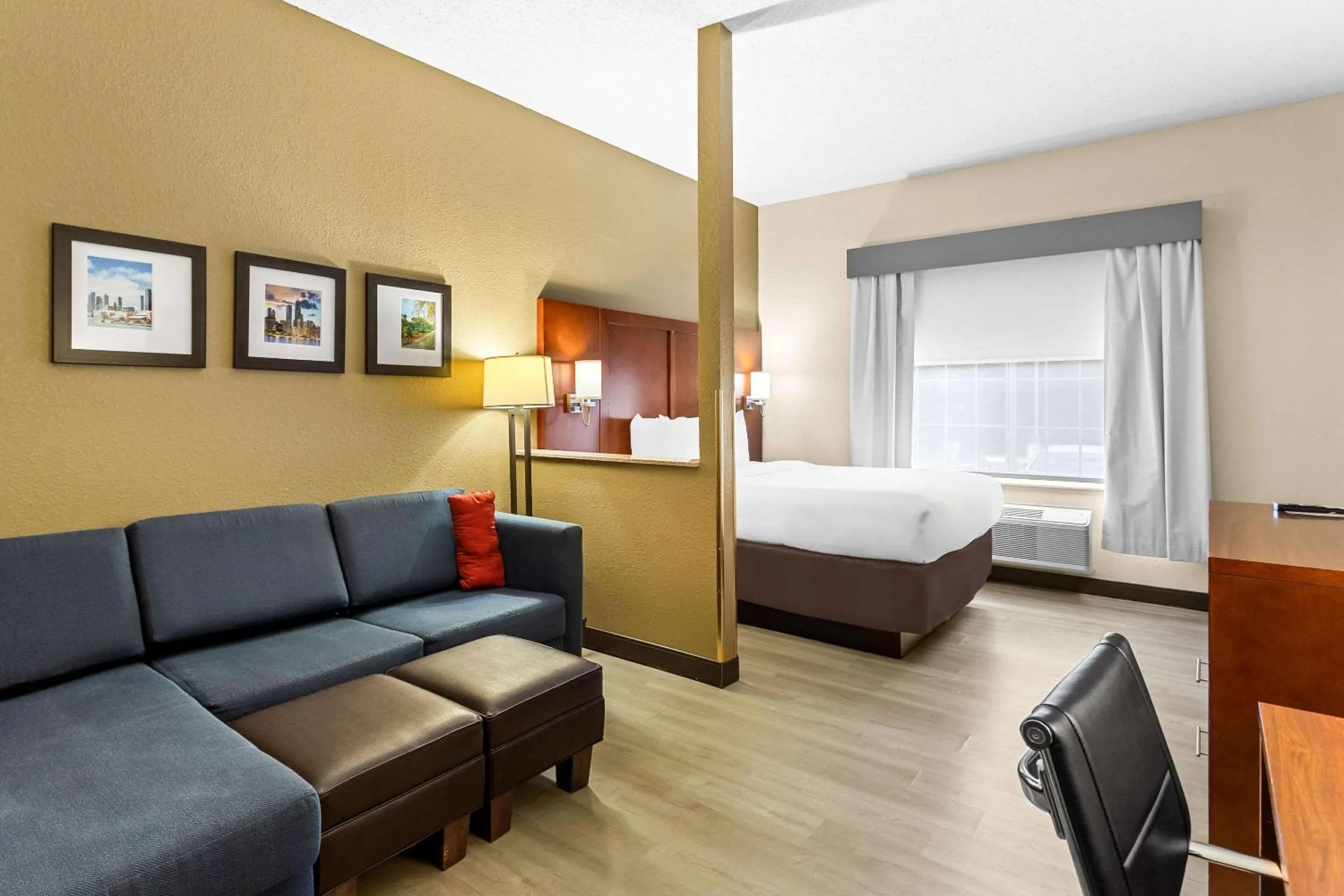 King Suite - Accessible/Non-Smoking in Comfort Suites Grayslake near Libertyville North
