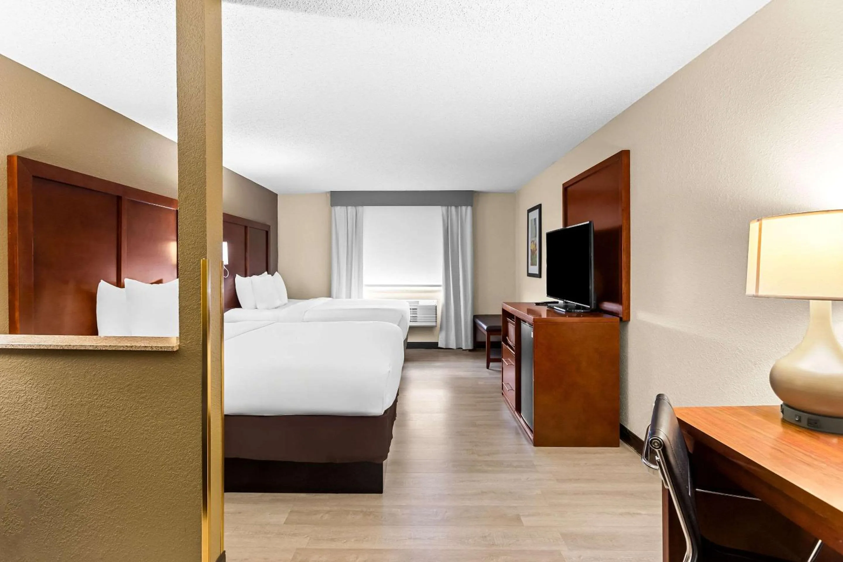 Queen Suite with Two Queen Beds - Non-Smoking in Comfort Suites Grayslake near Libertyville North