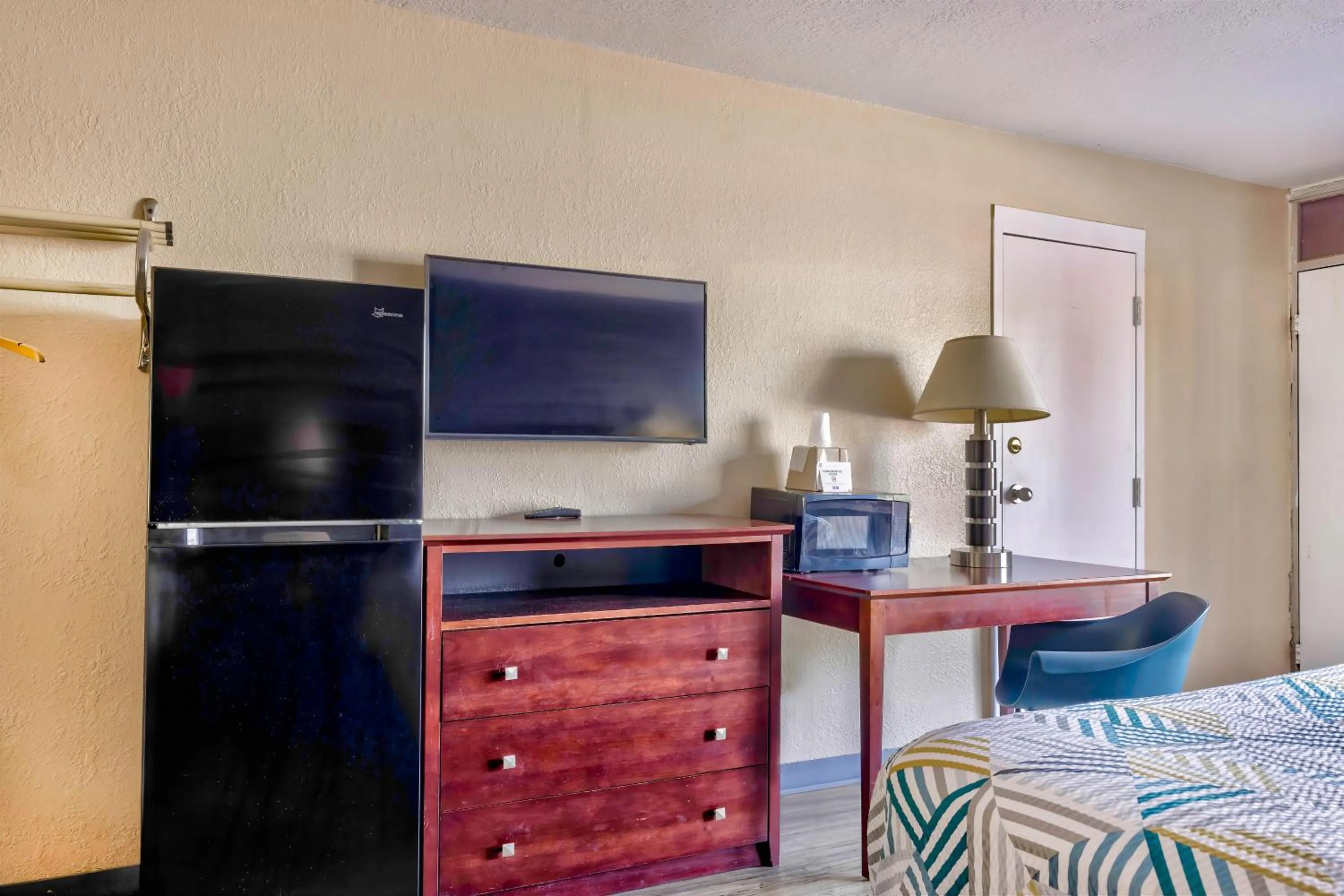 Queen Room - Non-Smoking in Motel 6 Effingham, IL