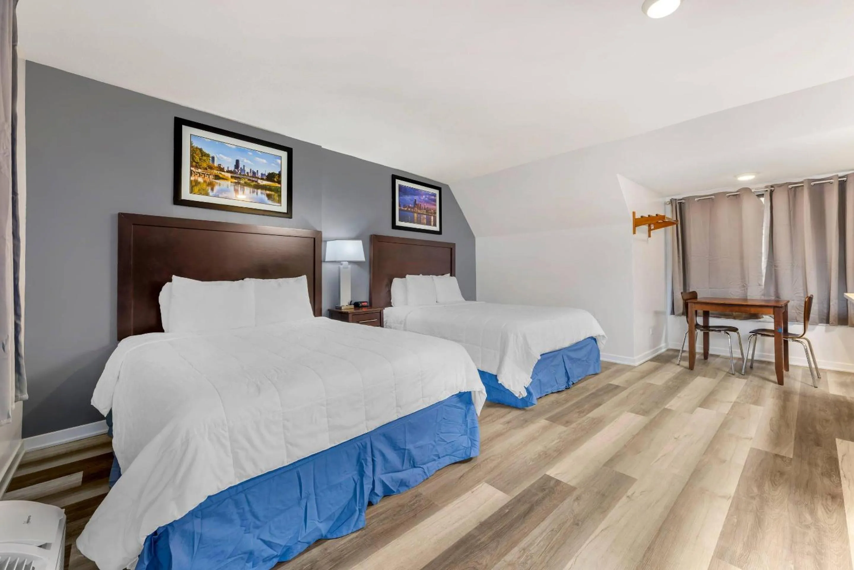 Queen Room with Two Queen Beds - Non-Smoking in Rodeway Inn Lyons - La Grange