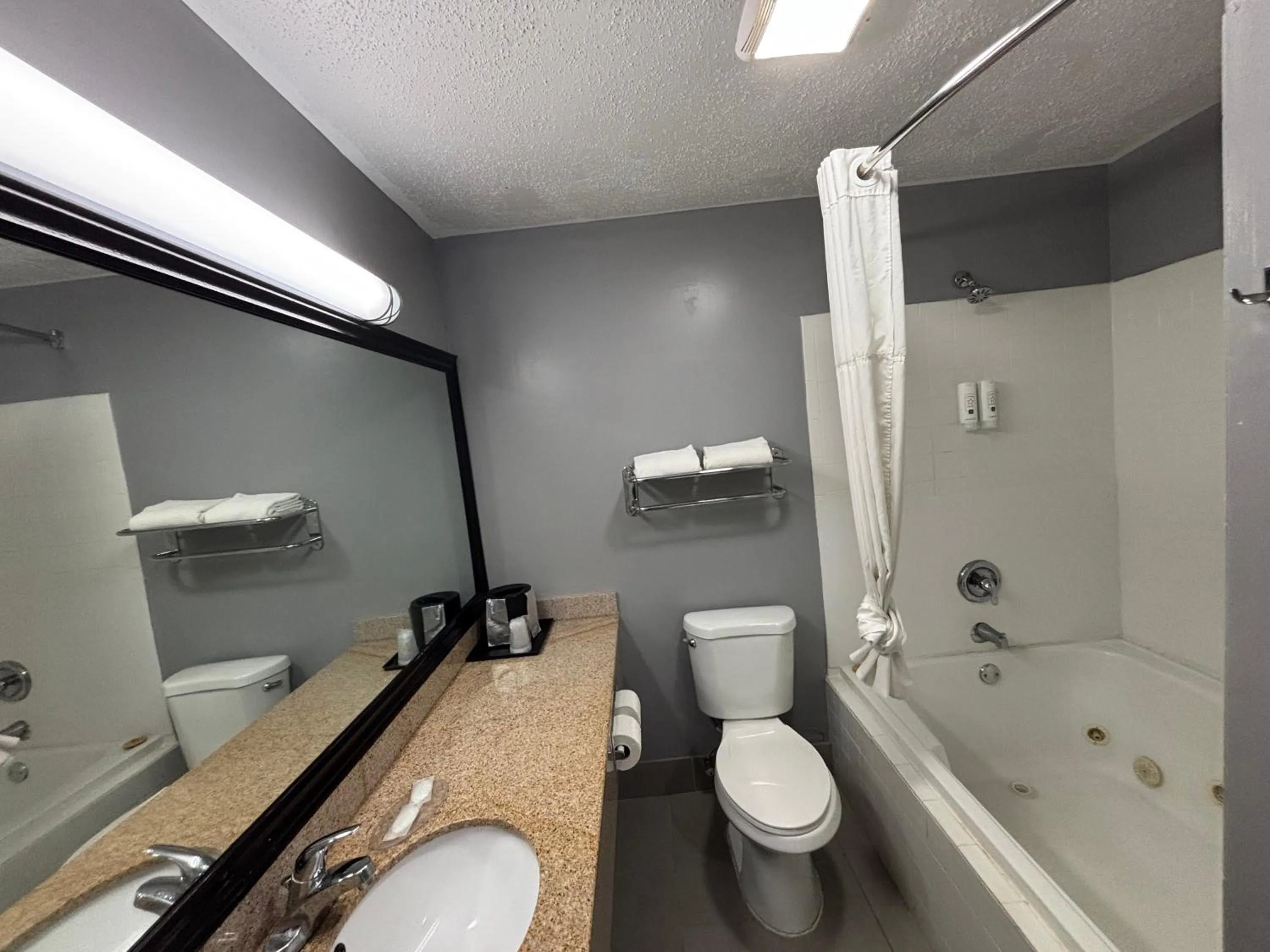 King Suite - Non Smoking in Quality Inn & Suites Woodstock near Lake Geneva