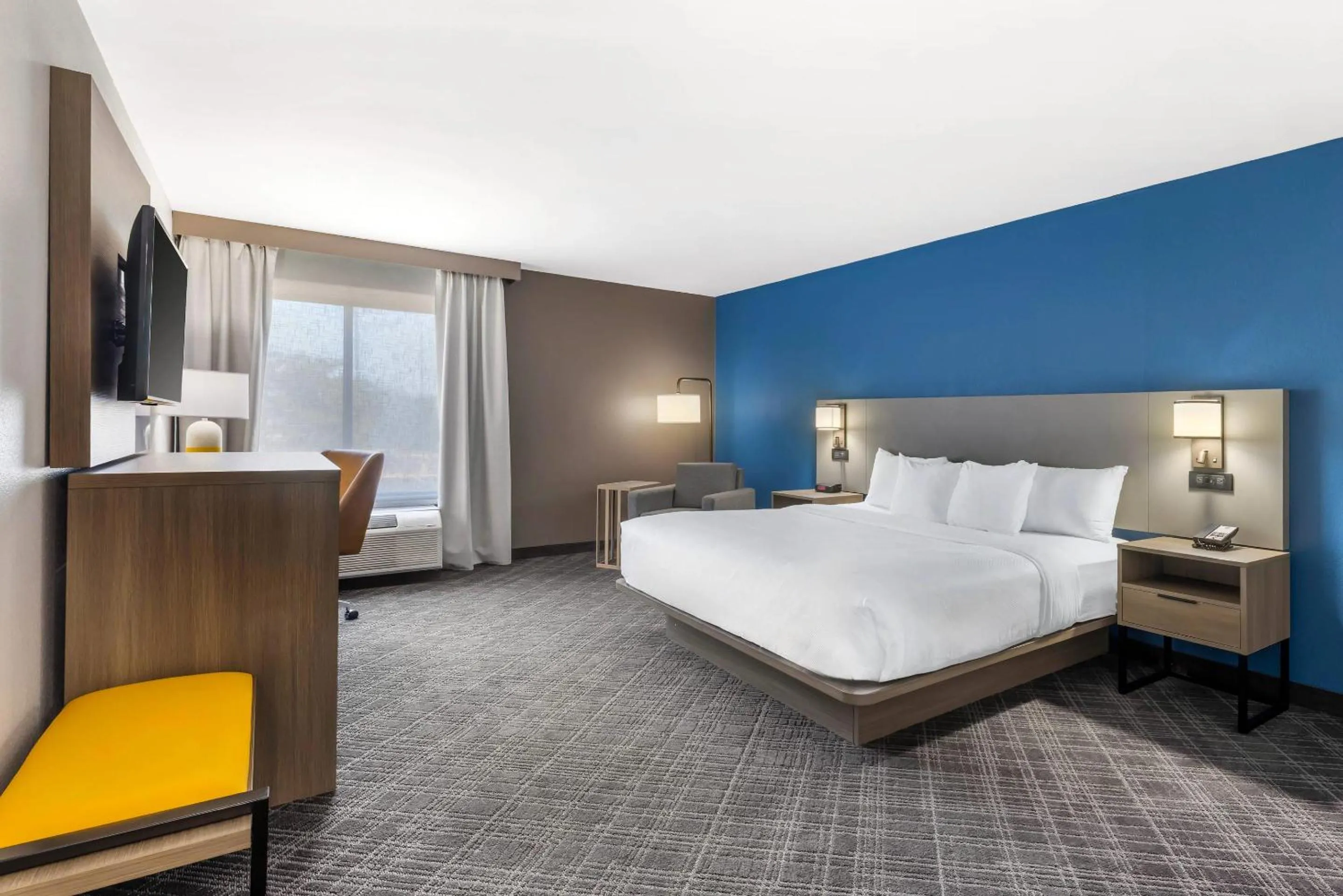 King Room in Comfort Inn Bourbonnais near I-57