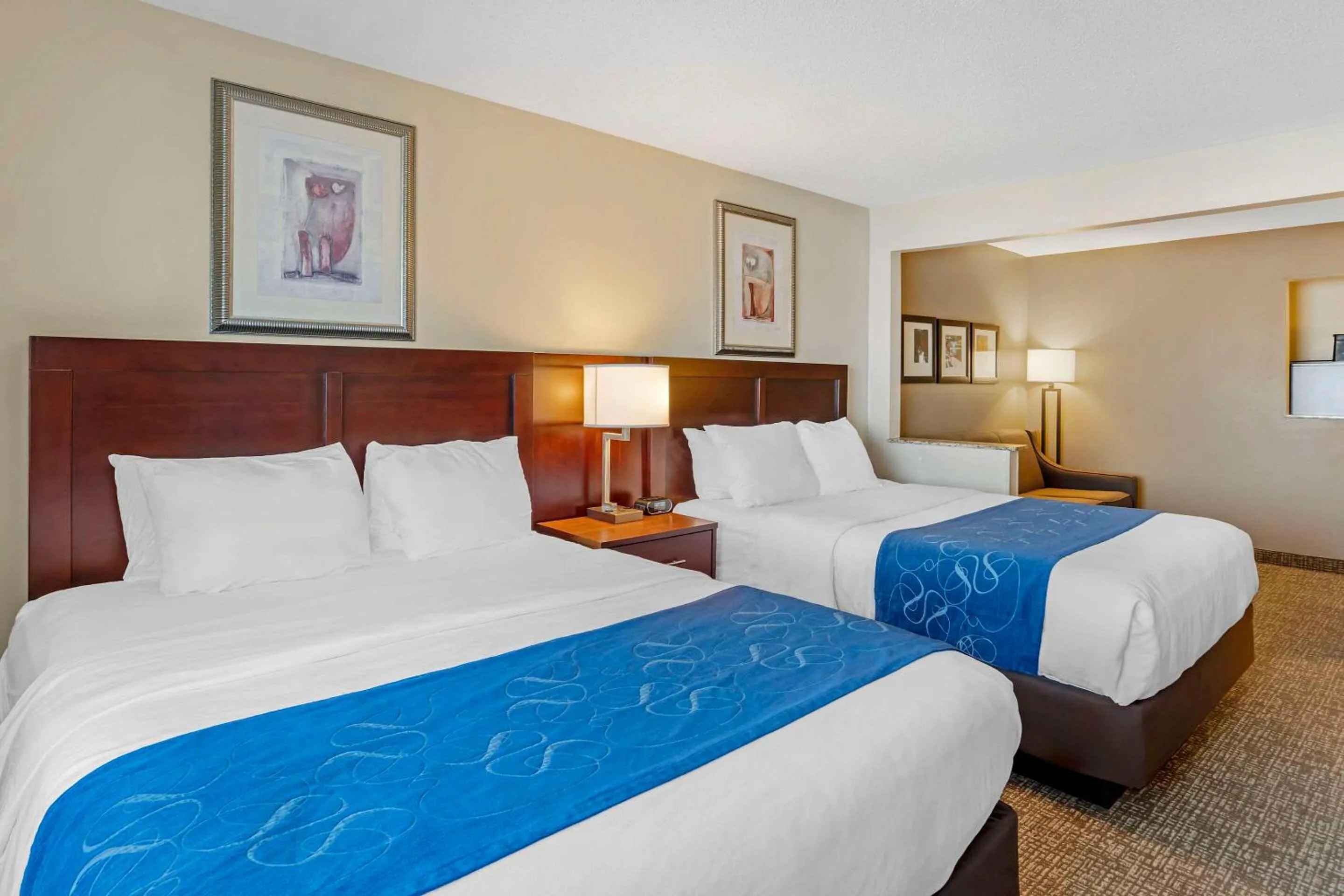 Queen Suite with Two Queen Beds - Non-Smoking in Comfort Suites Normal University area