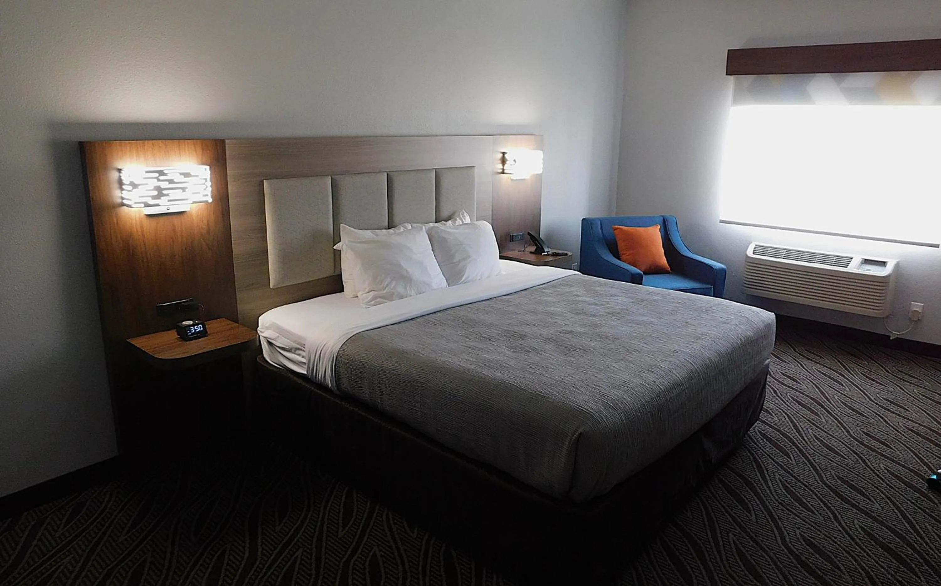 King Room - Non-Smoking in Quality Inn Pontiac