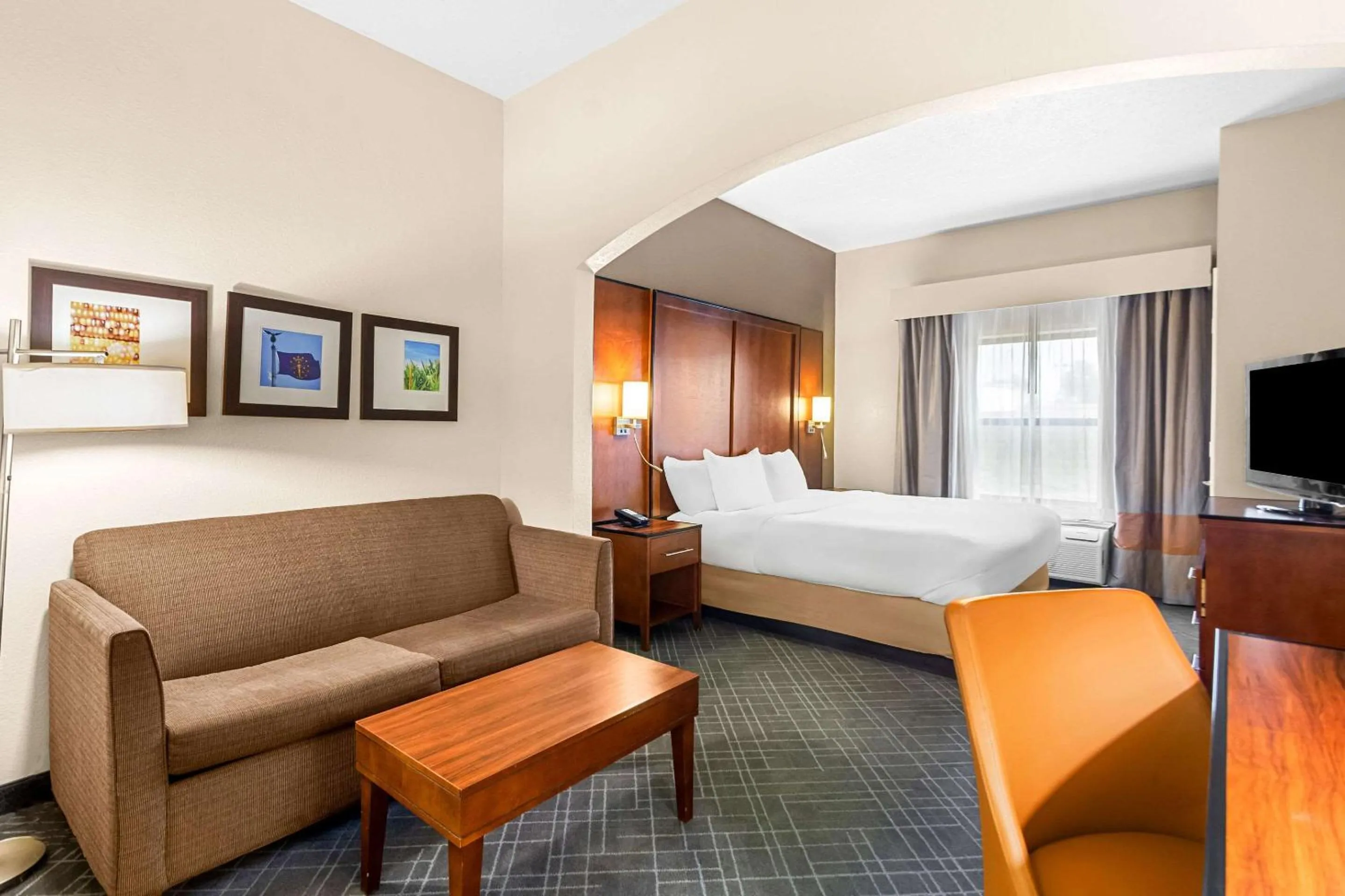 King Suite with Sofa Bed  - Non-Smoking in Comfort Suites Vincennes