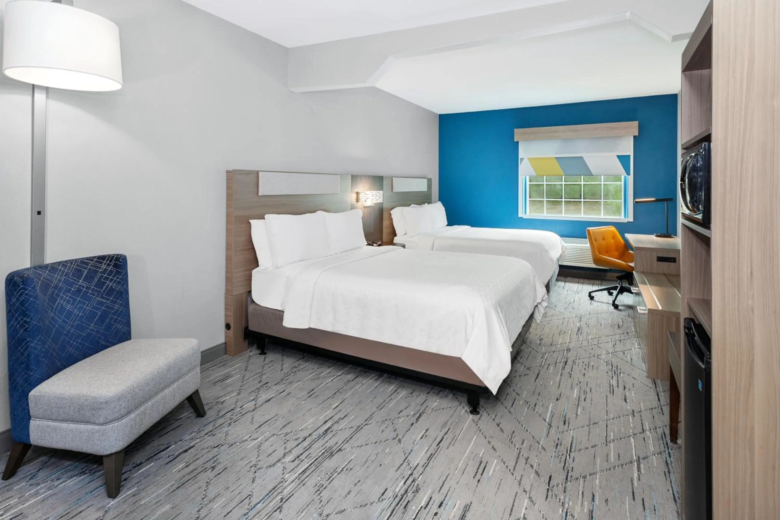 Queen Room with Two Queen Beds - Mobility Access Tub/Non-Smoking in Holiday Inn Express & Suites Carmel North – Westfield by IHG