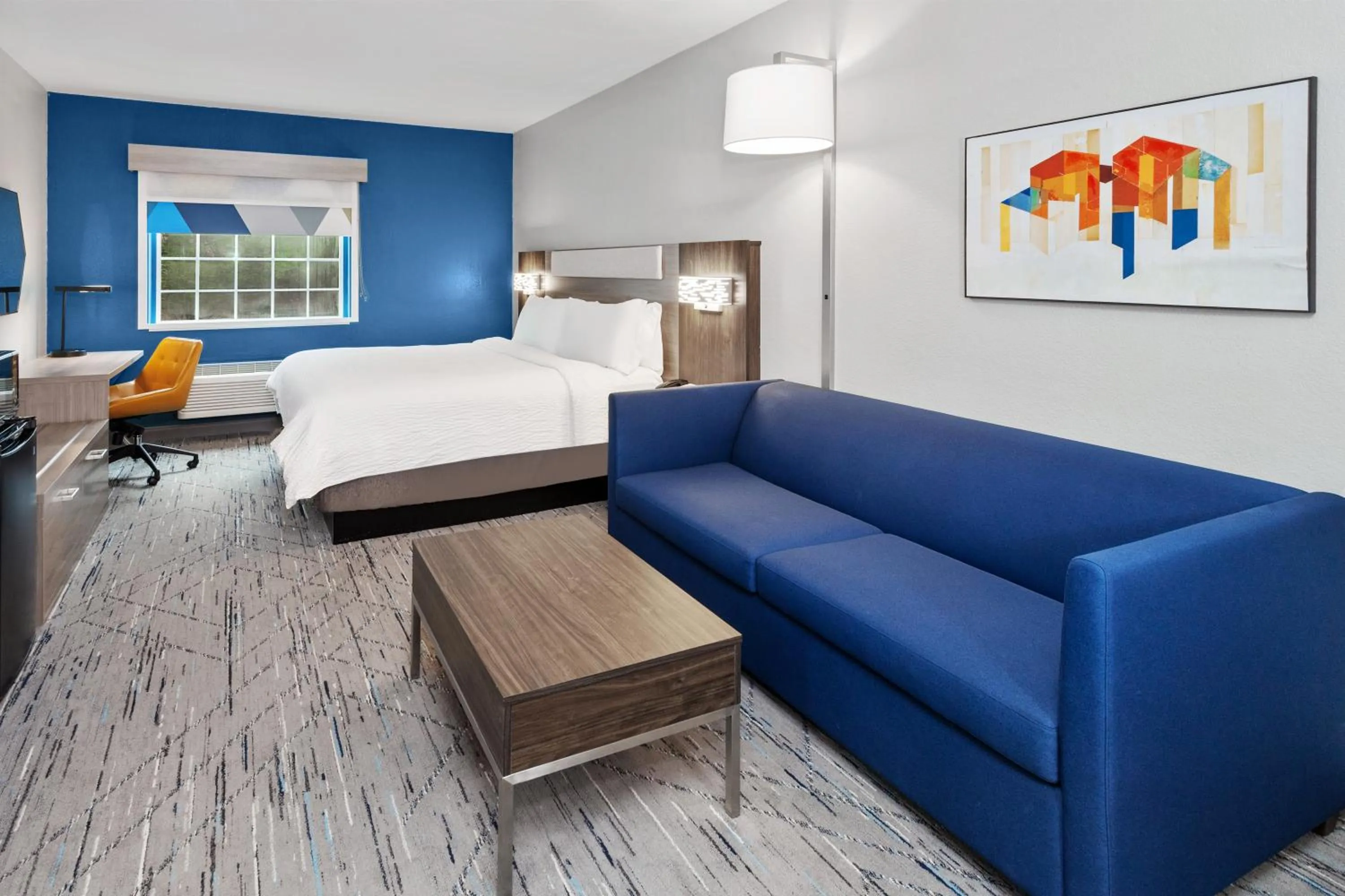 King Suite in Holiday Inn Express & Suites Carmel North – Westfield by IHG