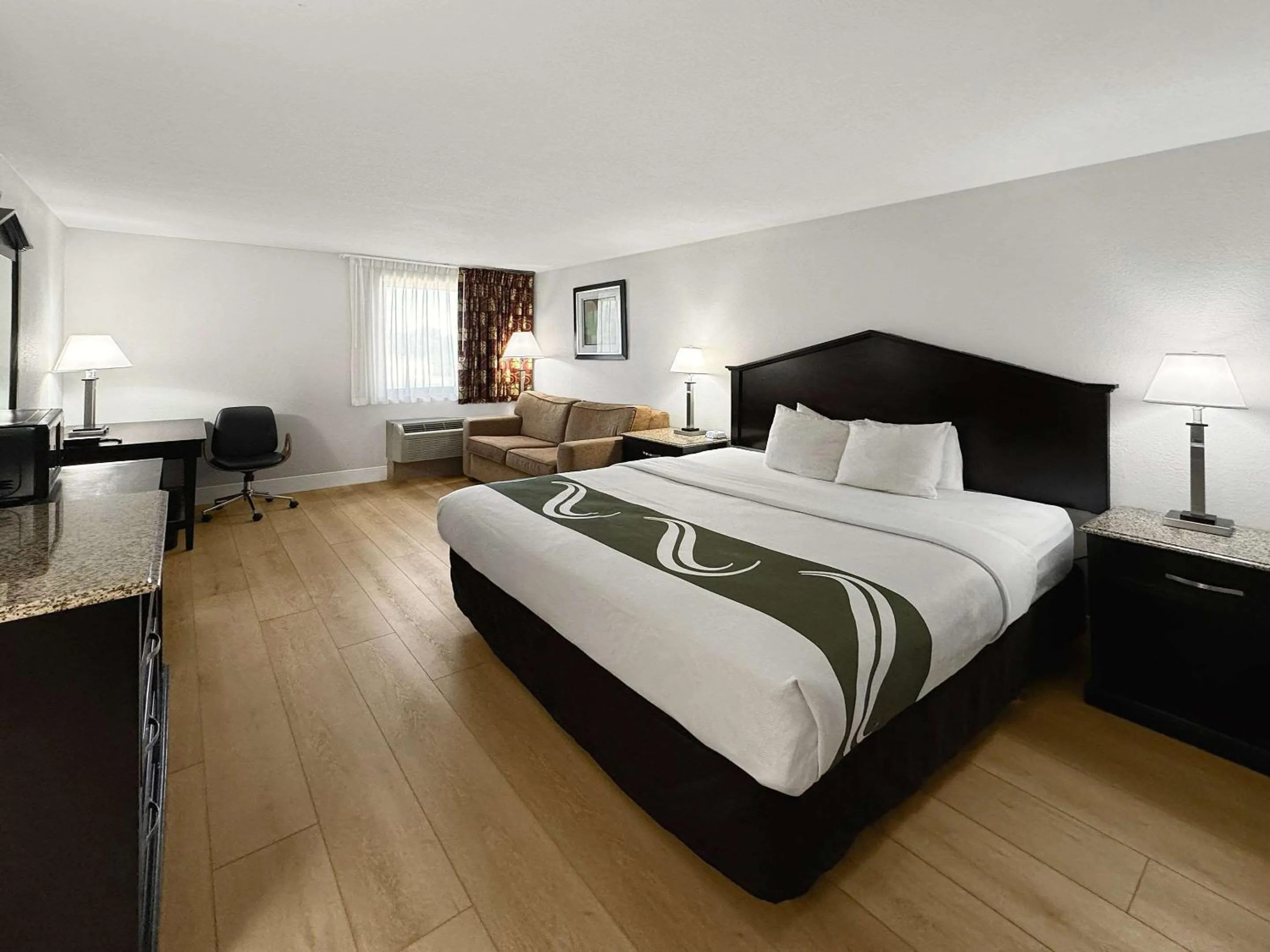 King Room - Non-Smoking in Quality Inn Fort Wayne