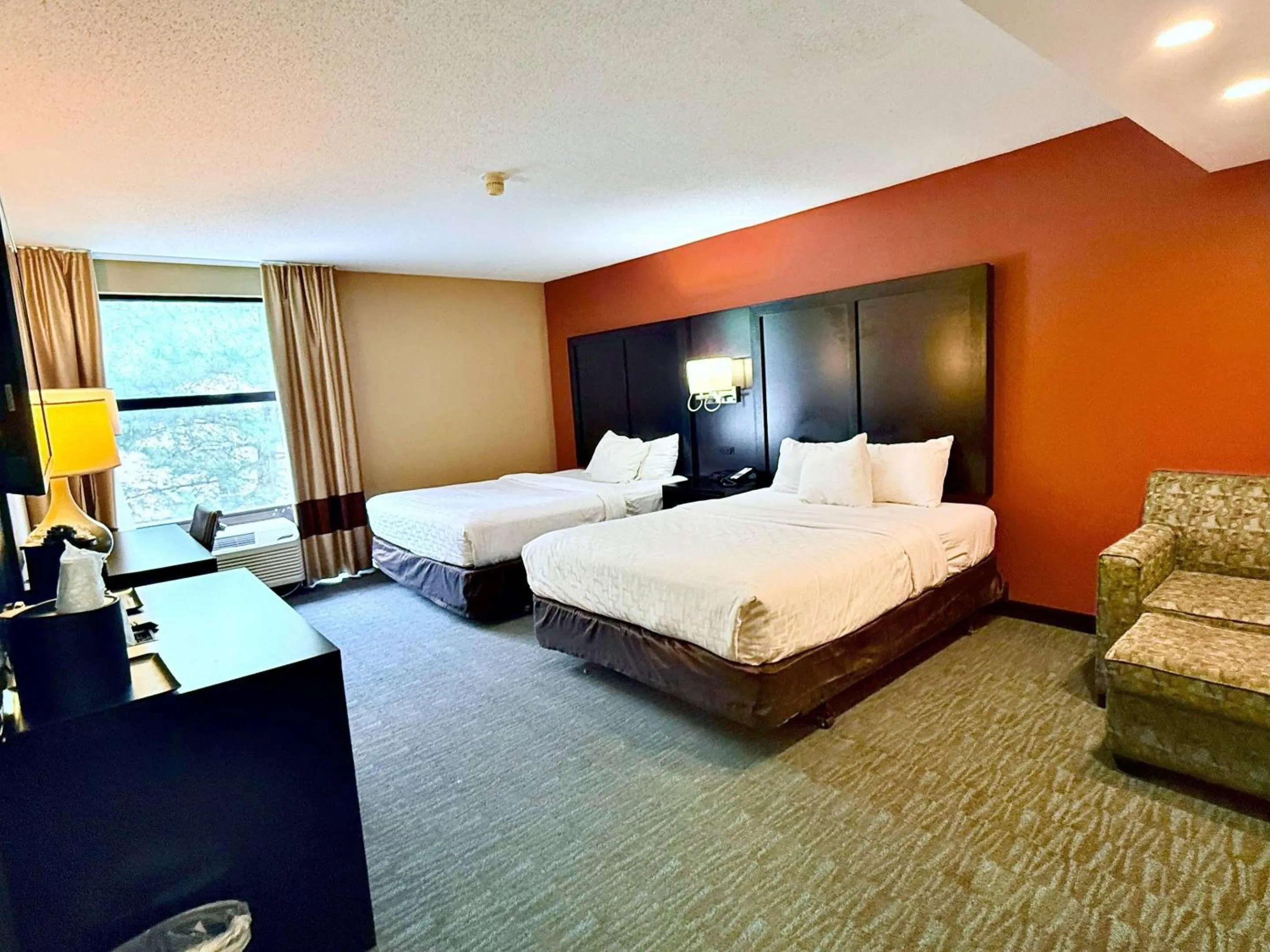 Queen Room with Two Queen Beds in Clarion Inn & Suites Evansville Eastland Area